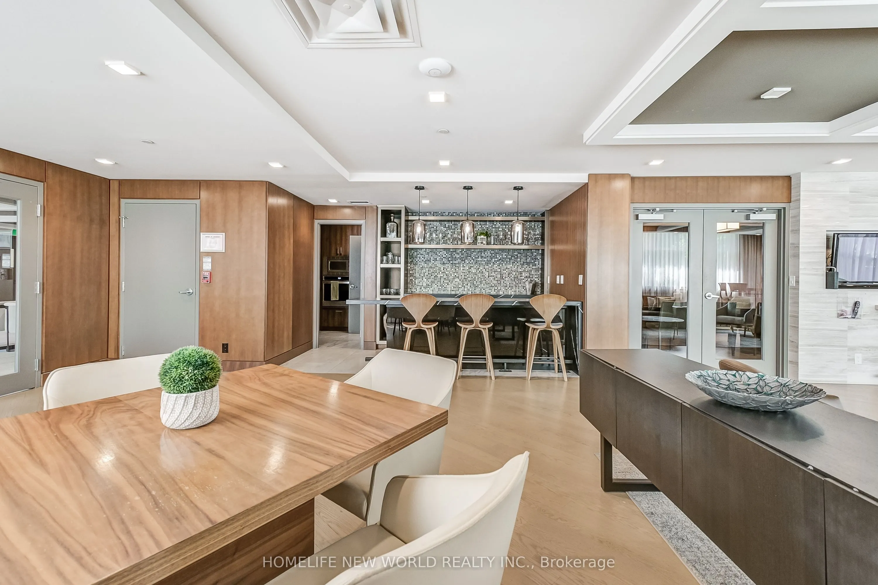 1575 Lakeshore Road W #GR17