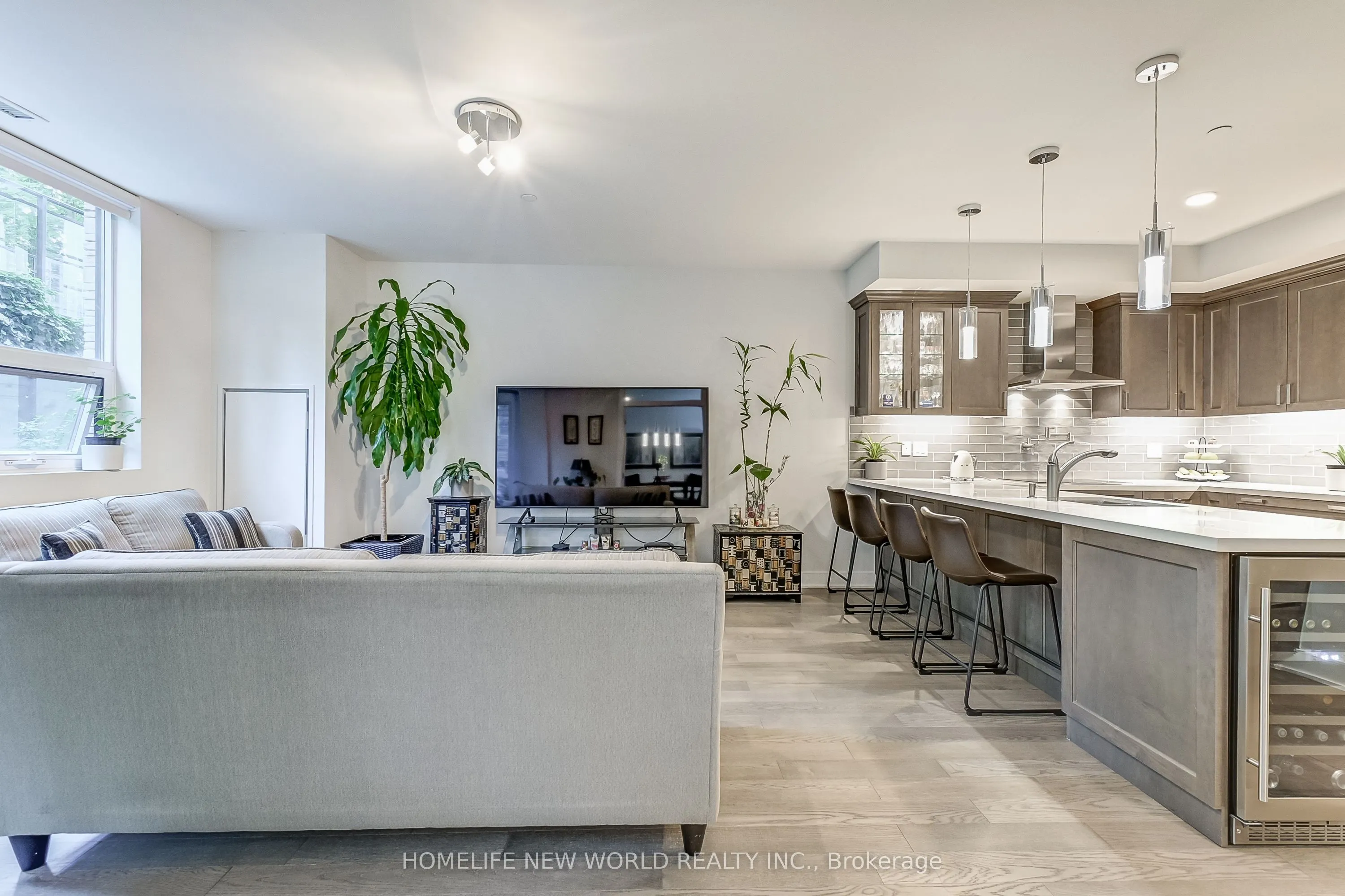 1575 Lakeshore Road W #GR17
