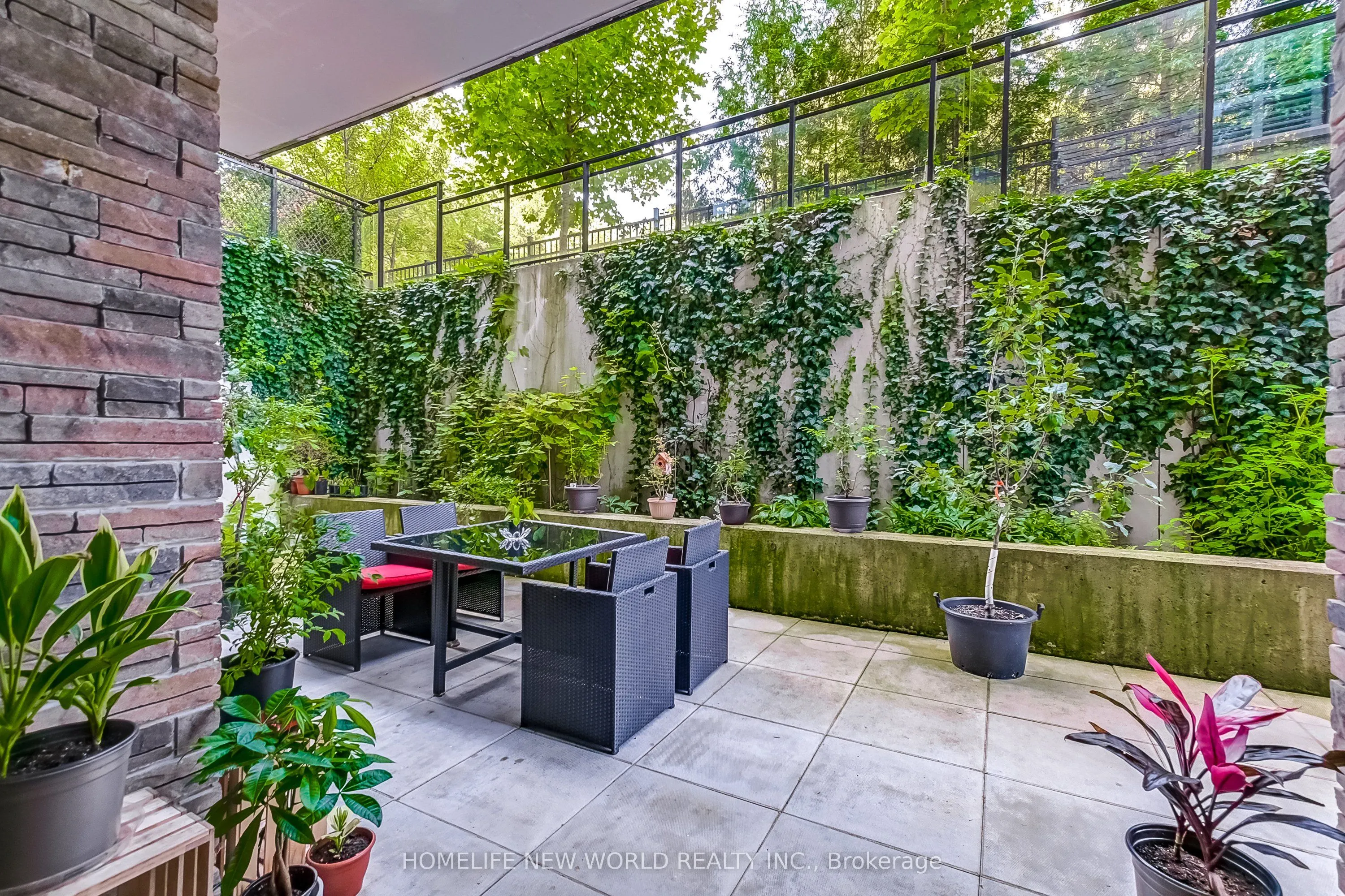 1575 Lakeshore Road W #GR17