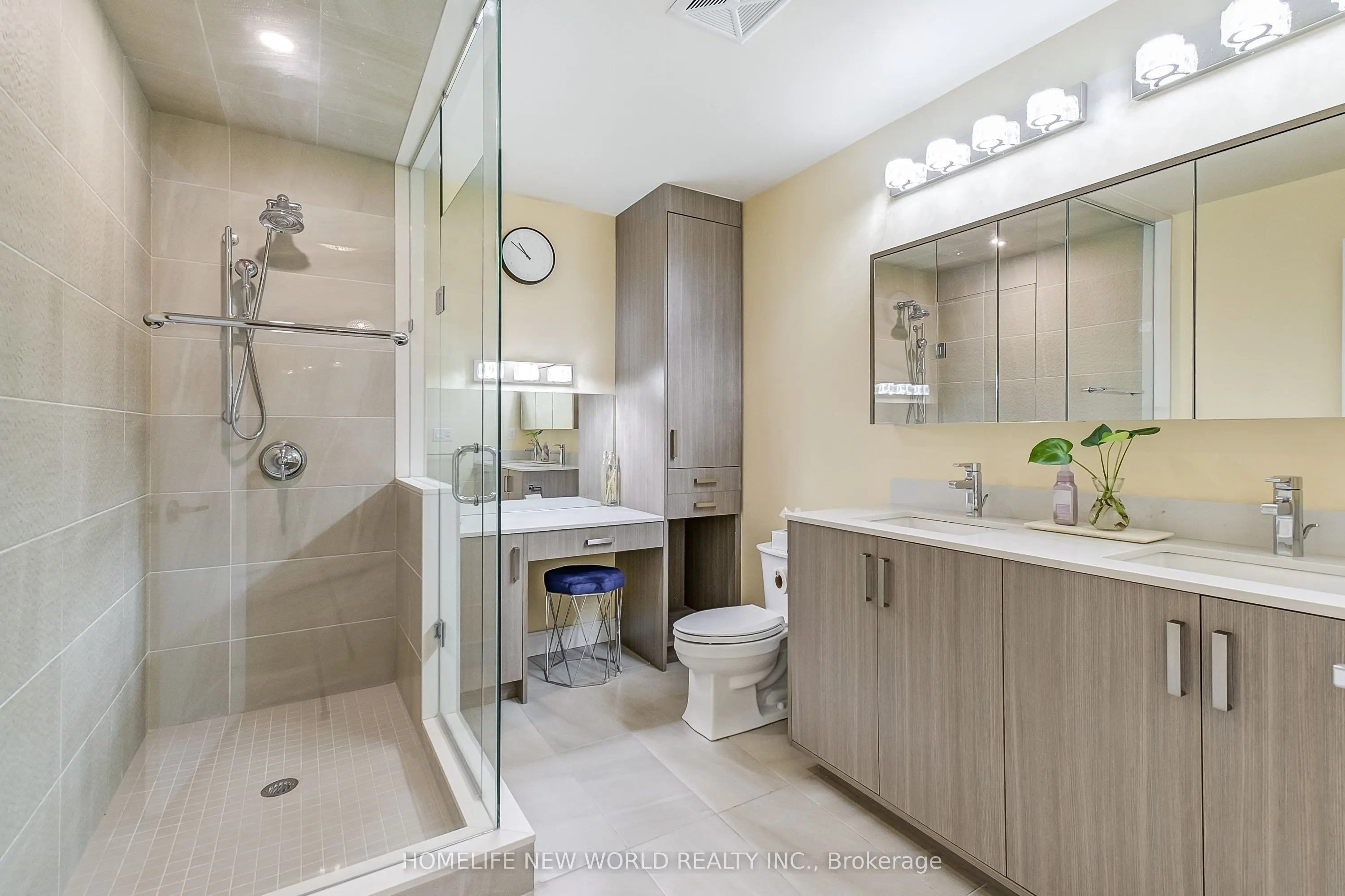 1575 Lakeshore Road W #GR17