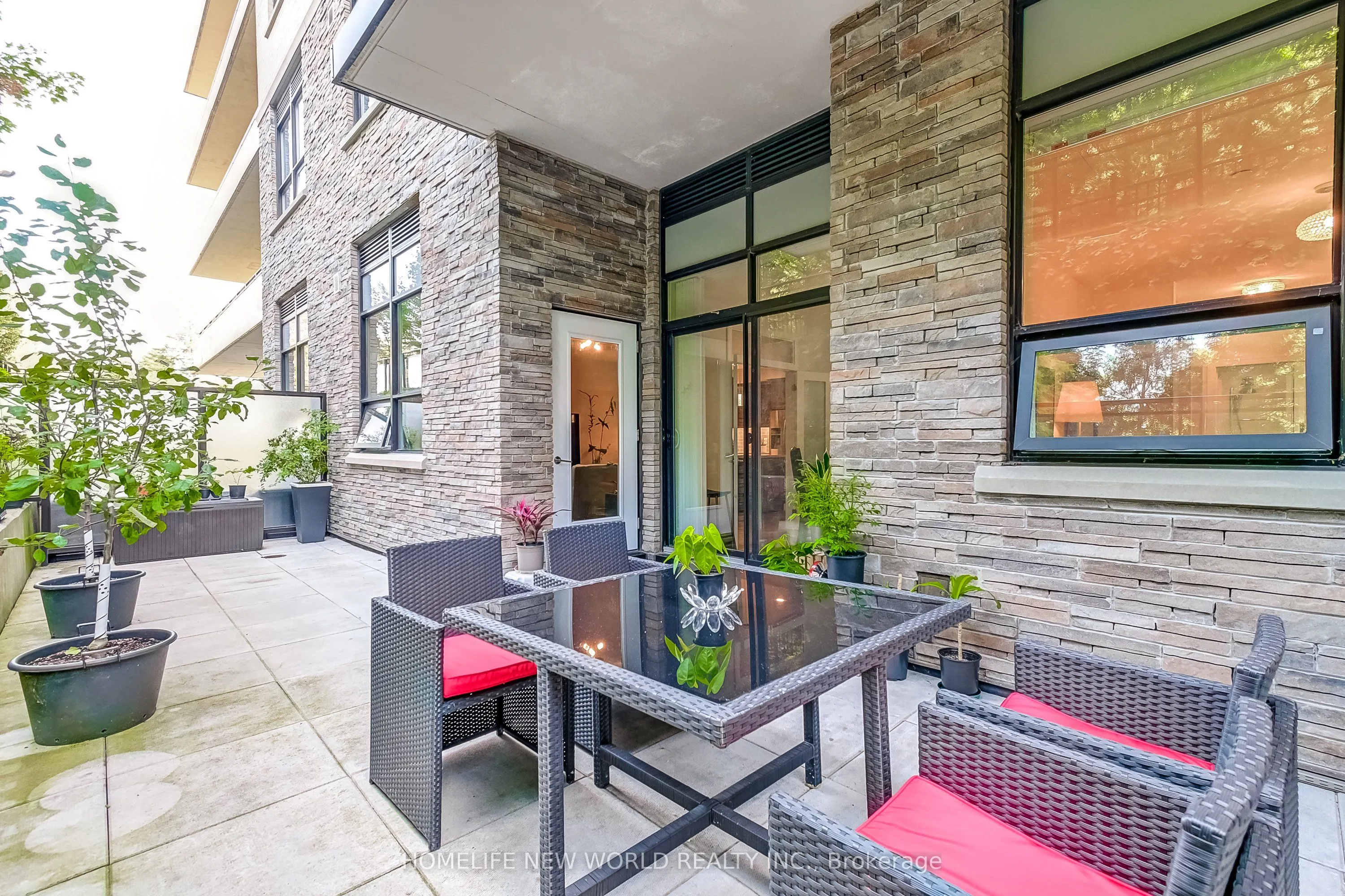 1575 Lakeshore Road W #GR17