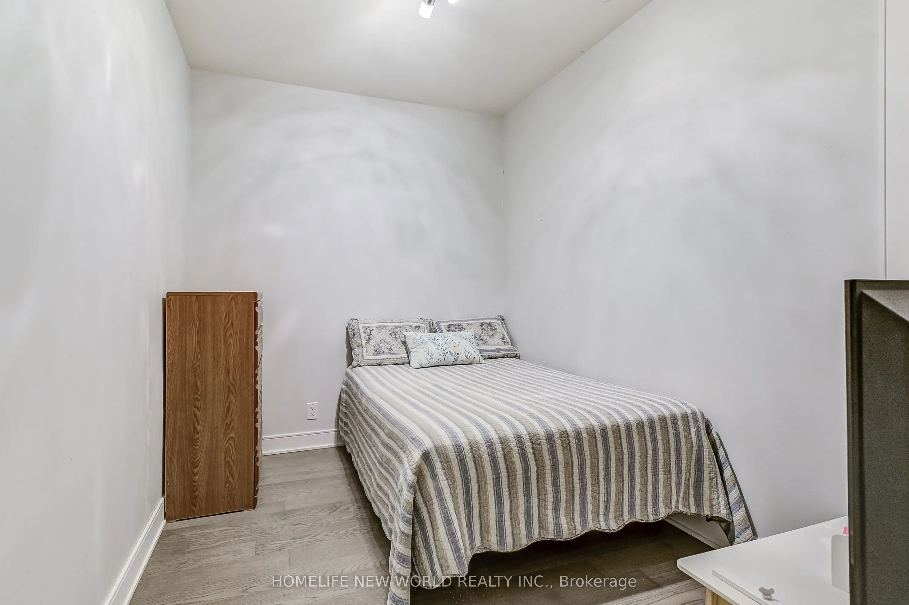 1575 Lakeshore Road W #GR17