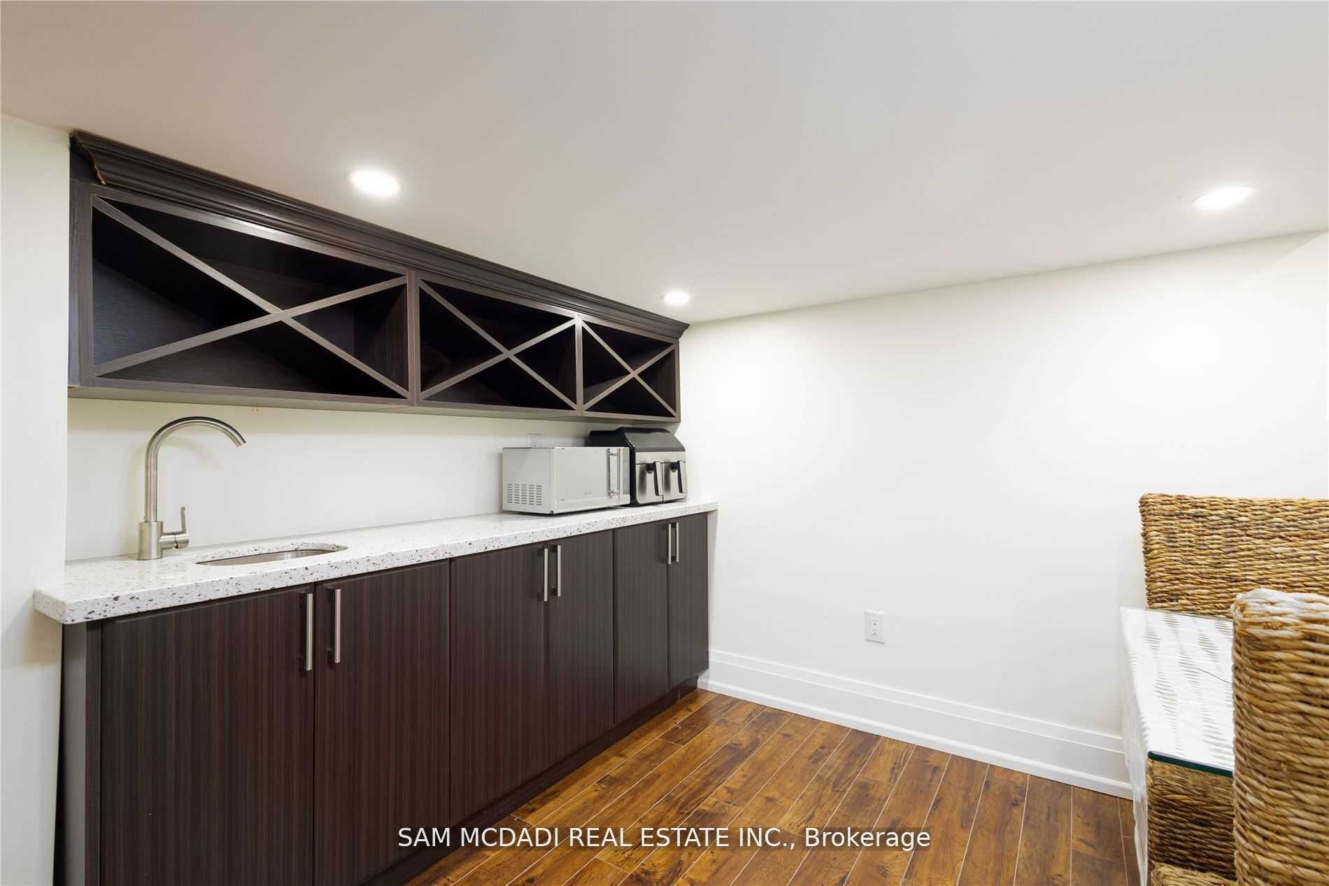 1099 Hedge Drive