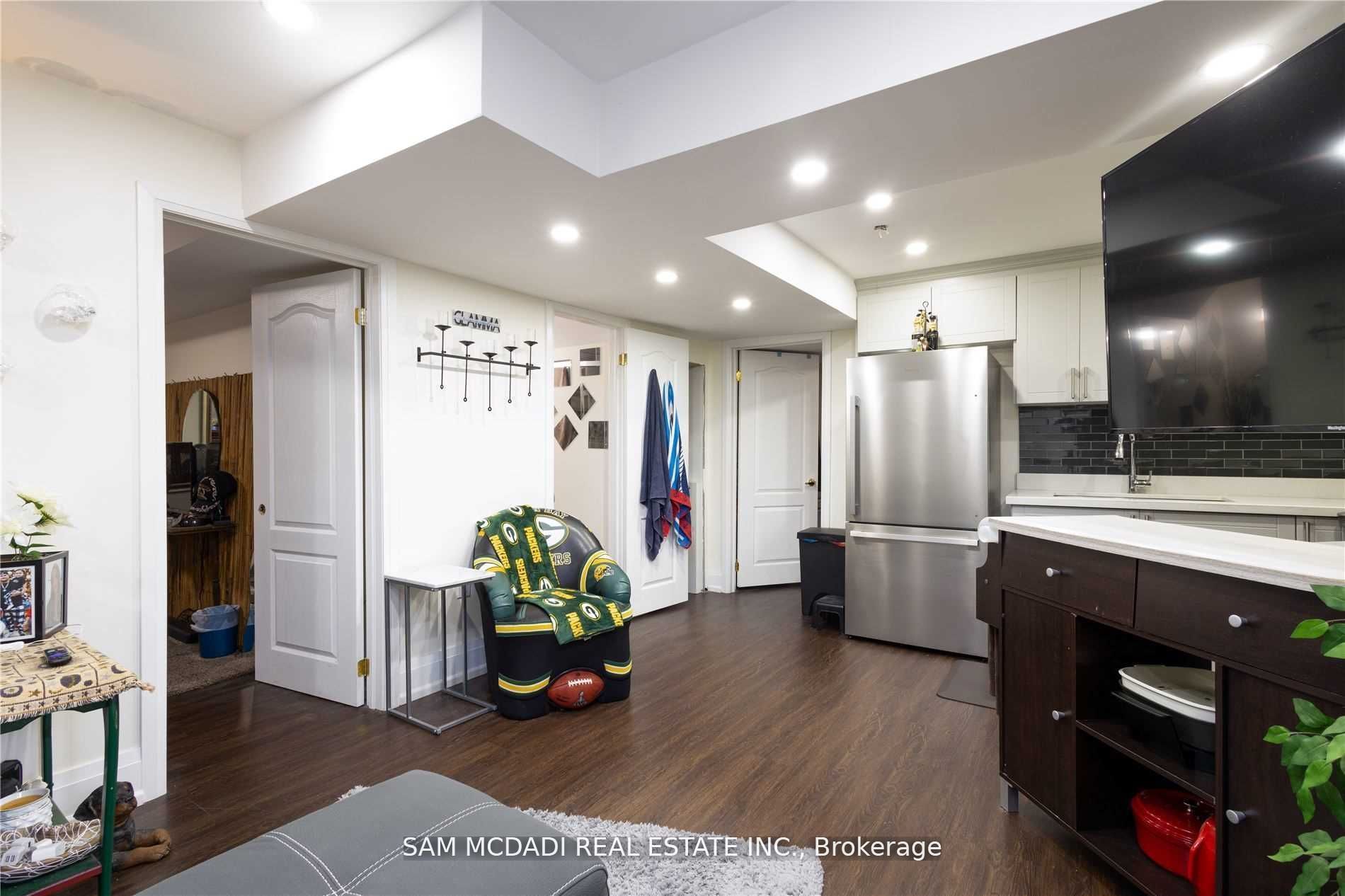 1099 Hedge Drive