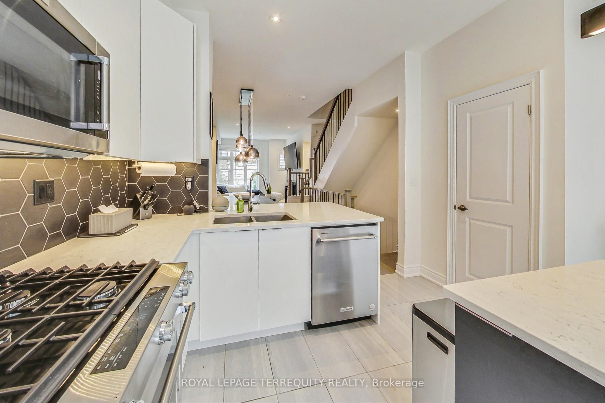 80 Daisy Avenue, #22