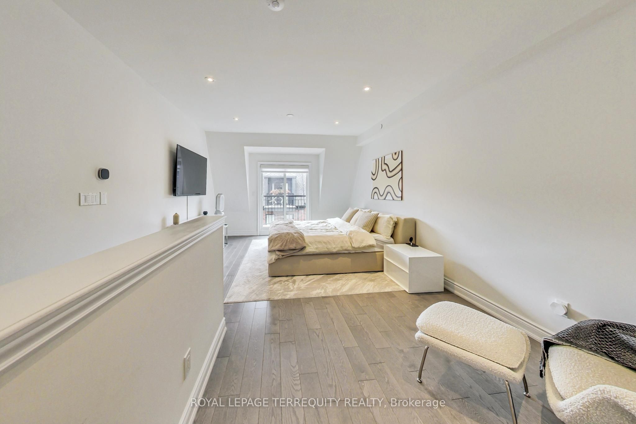 80 Daisy Avenue, #22