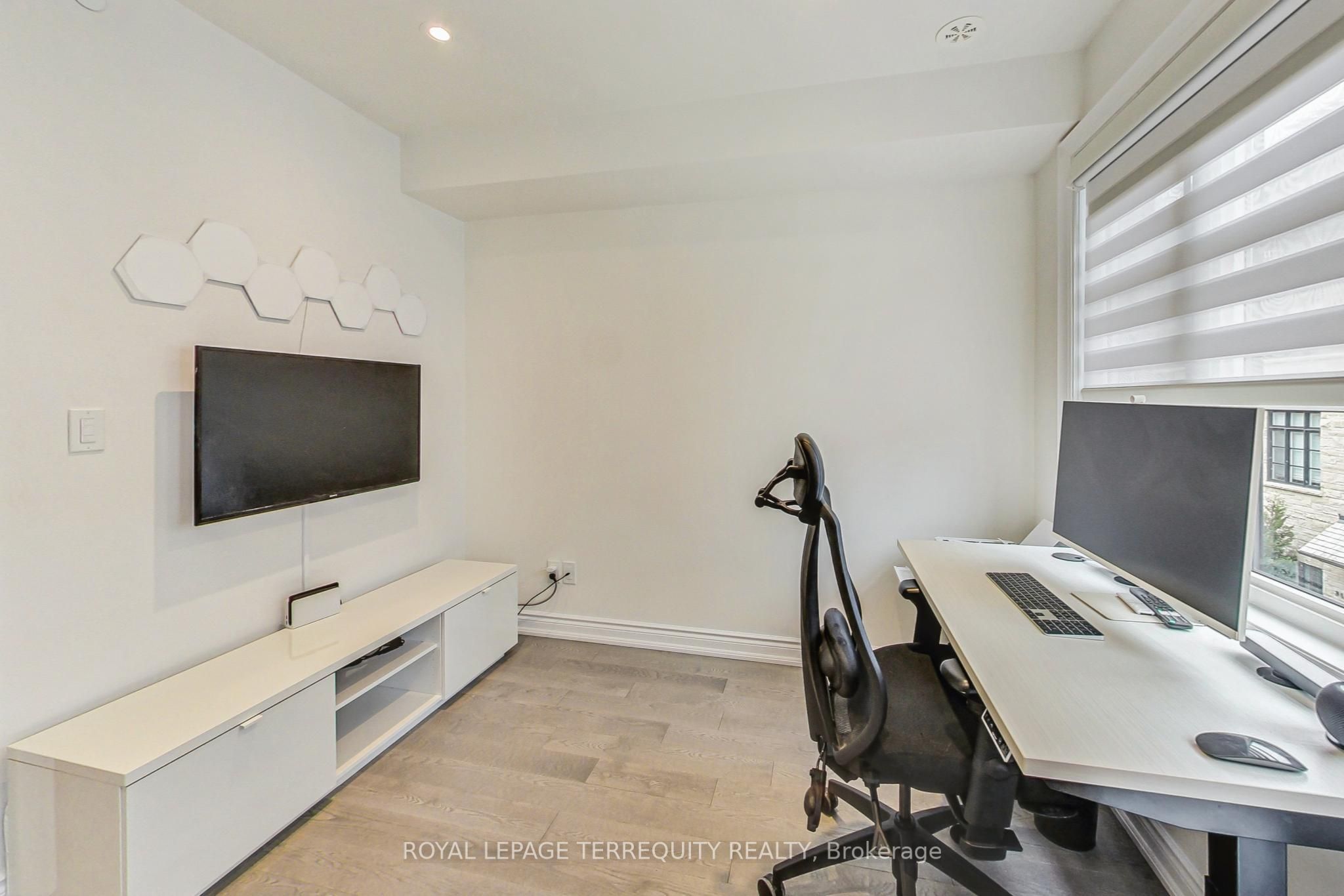 80 Daisy Avenue, #22