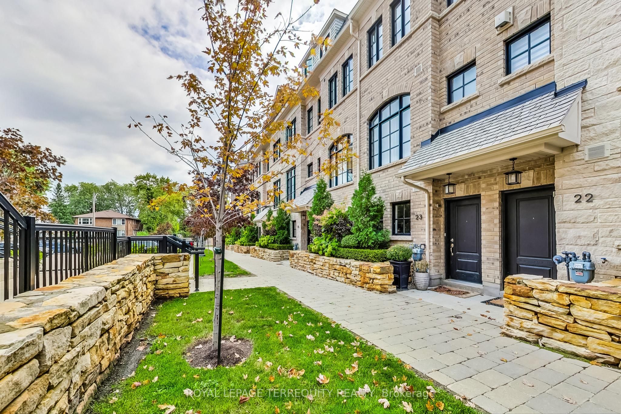 80 Daisy Avenue, #22