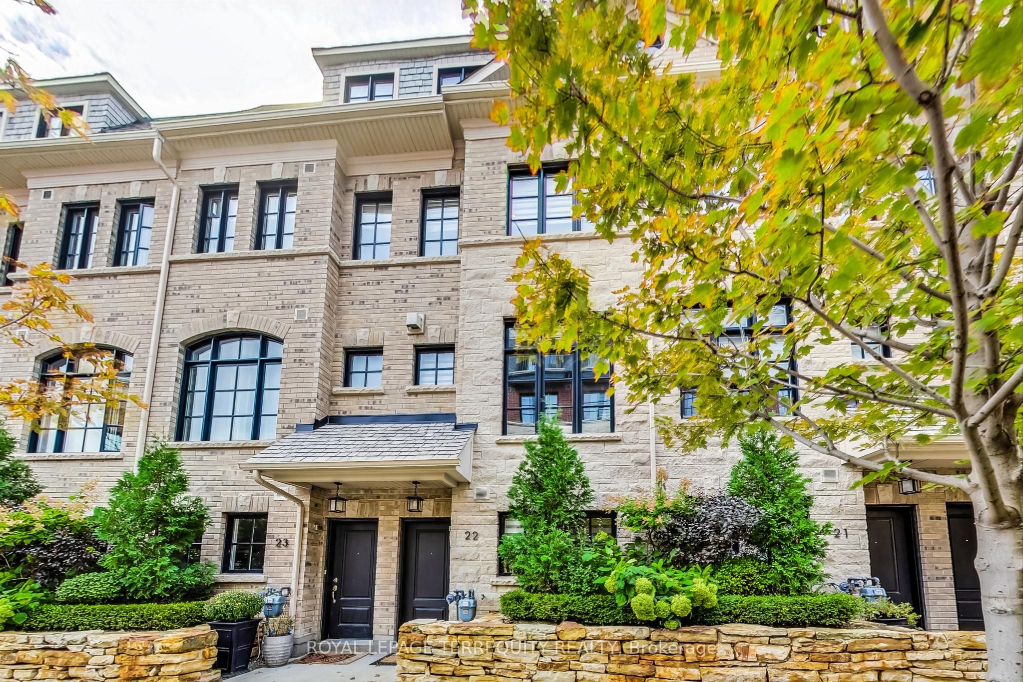 80 Daisy Avenue, #22