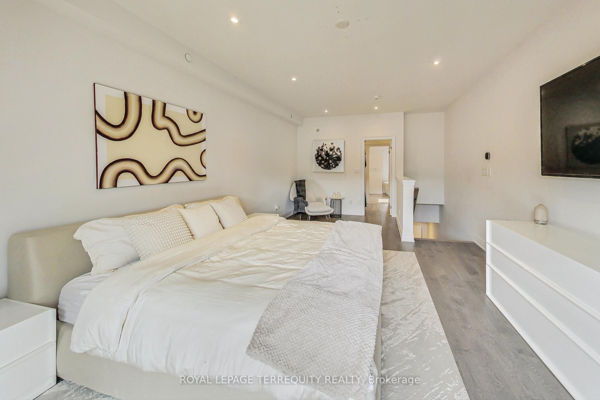 80 Daisy Avenue, #22