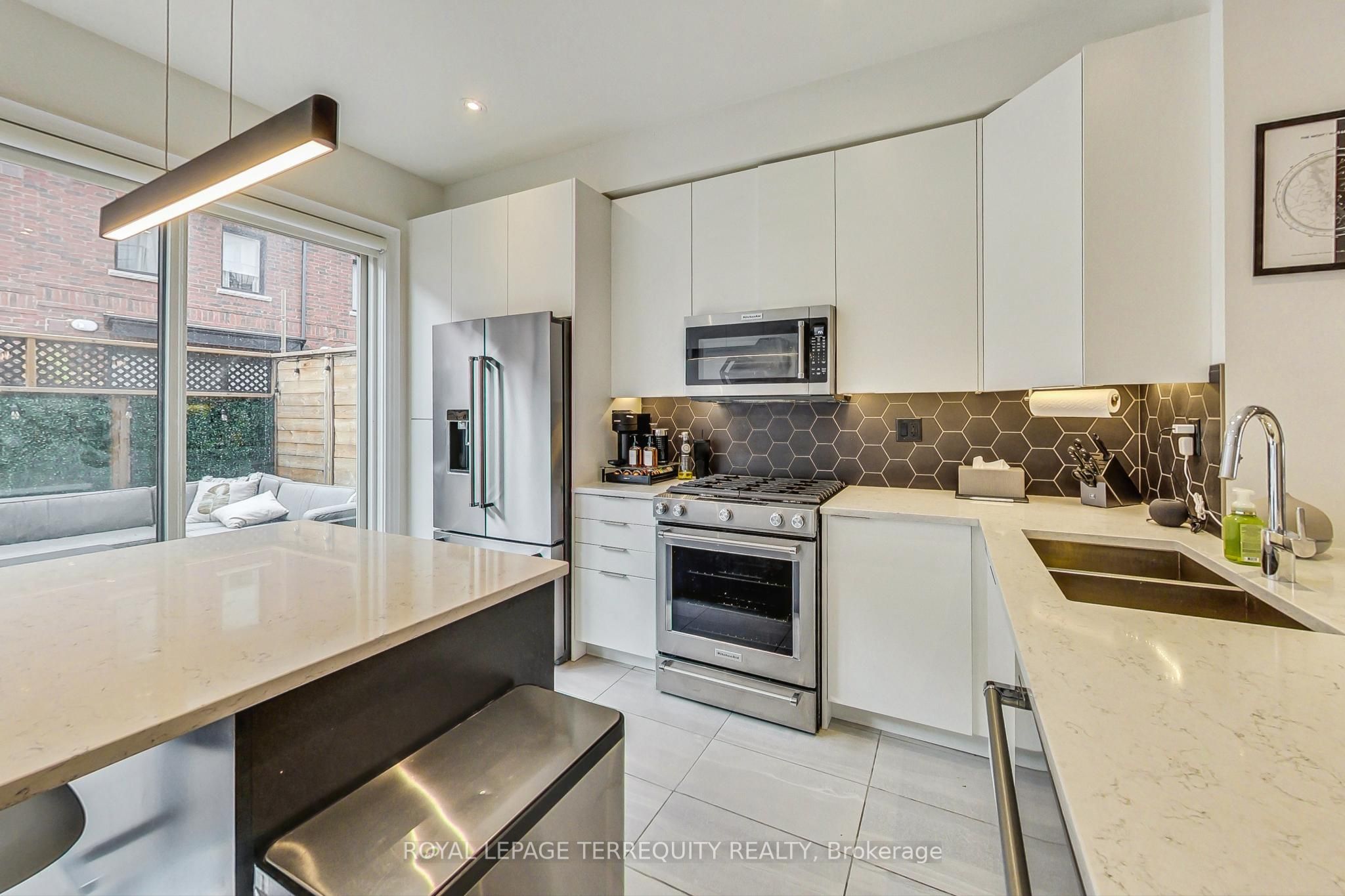 80 Daisy Avenue, #22