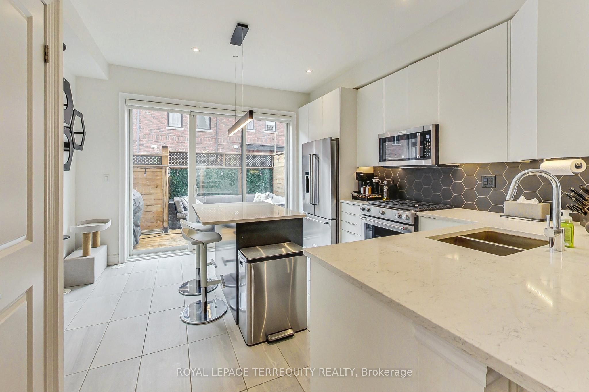 80 Daisy Avenue, #22