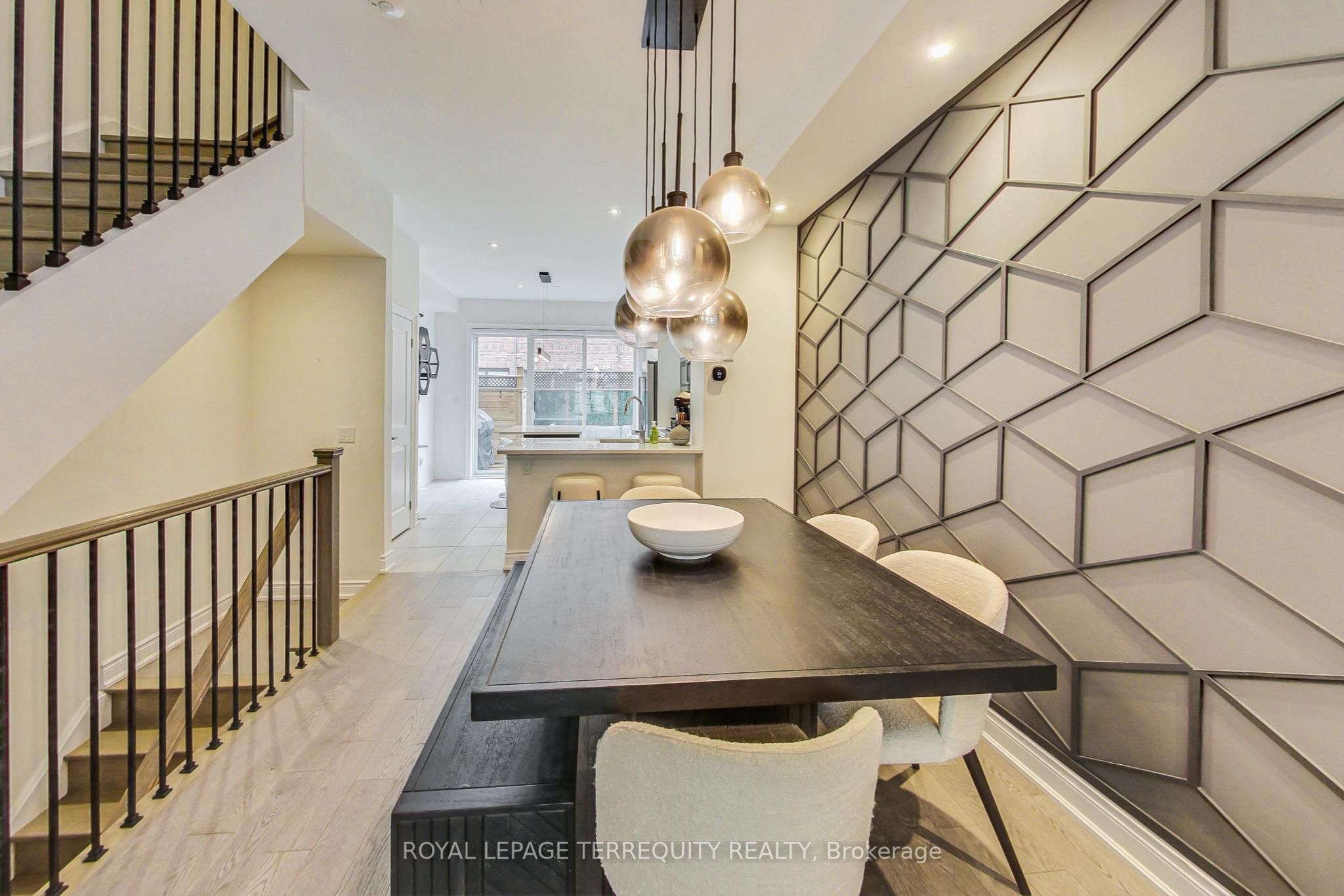 80 Daisy Avenue, #22