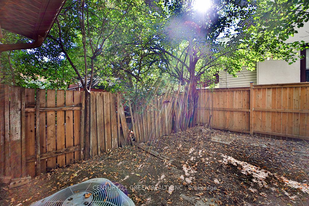 990 Dovercourt Road
