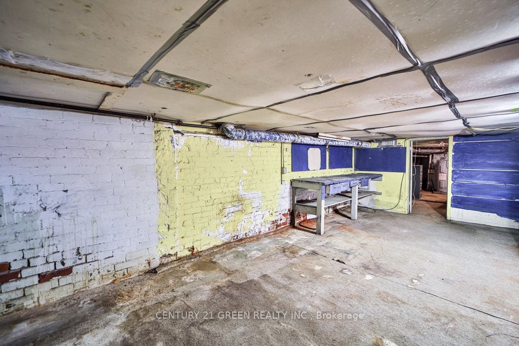 990 Dovercourt Road