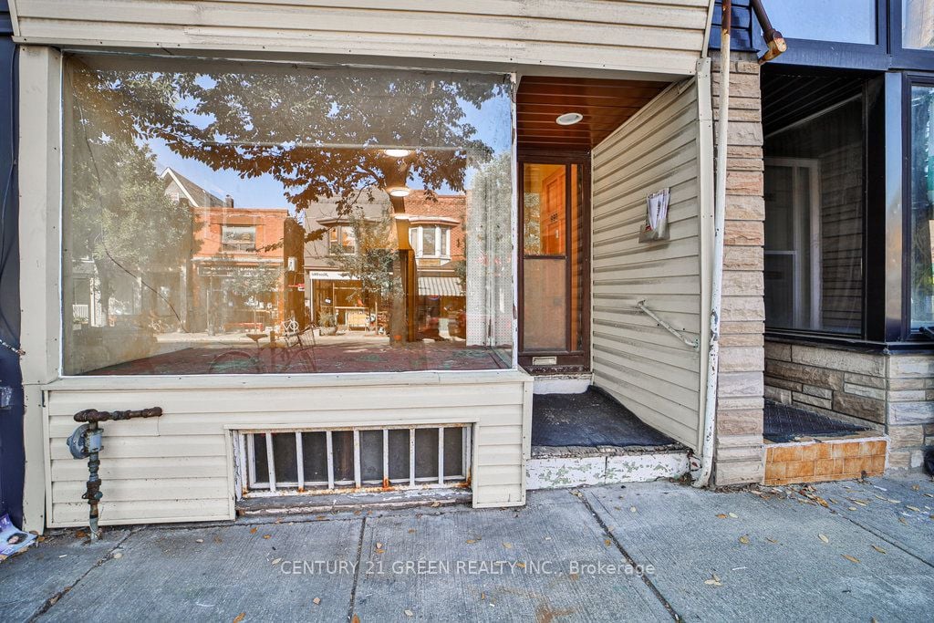 990 Dovercourt Road