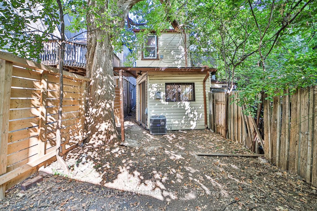 990 Dovercourt Road