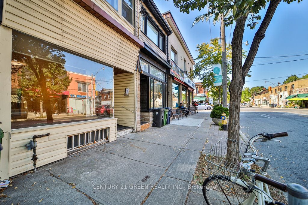 990 Dovercourt Road