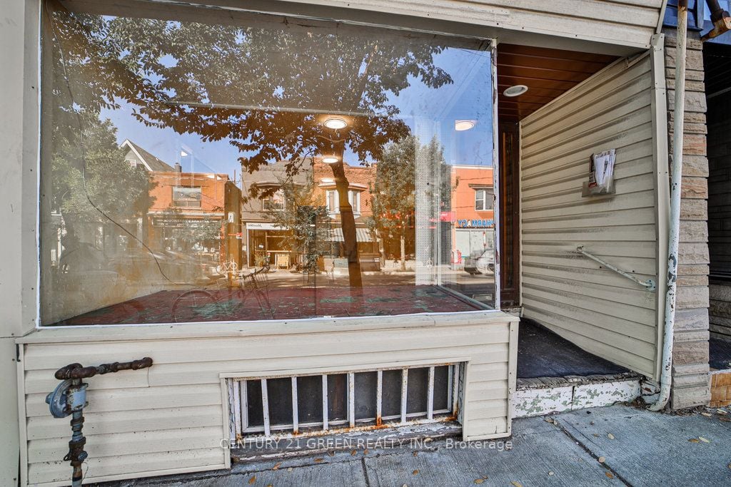 990 Dovercourt Road