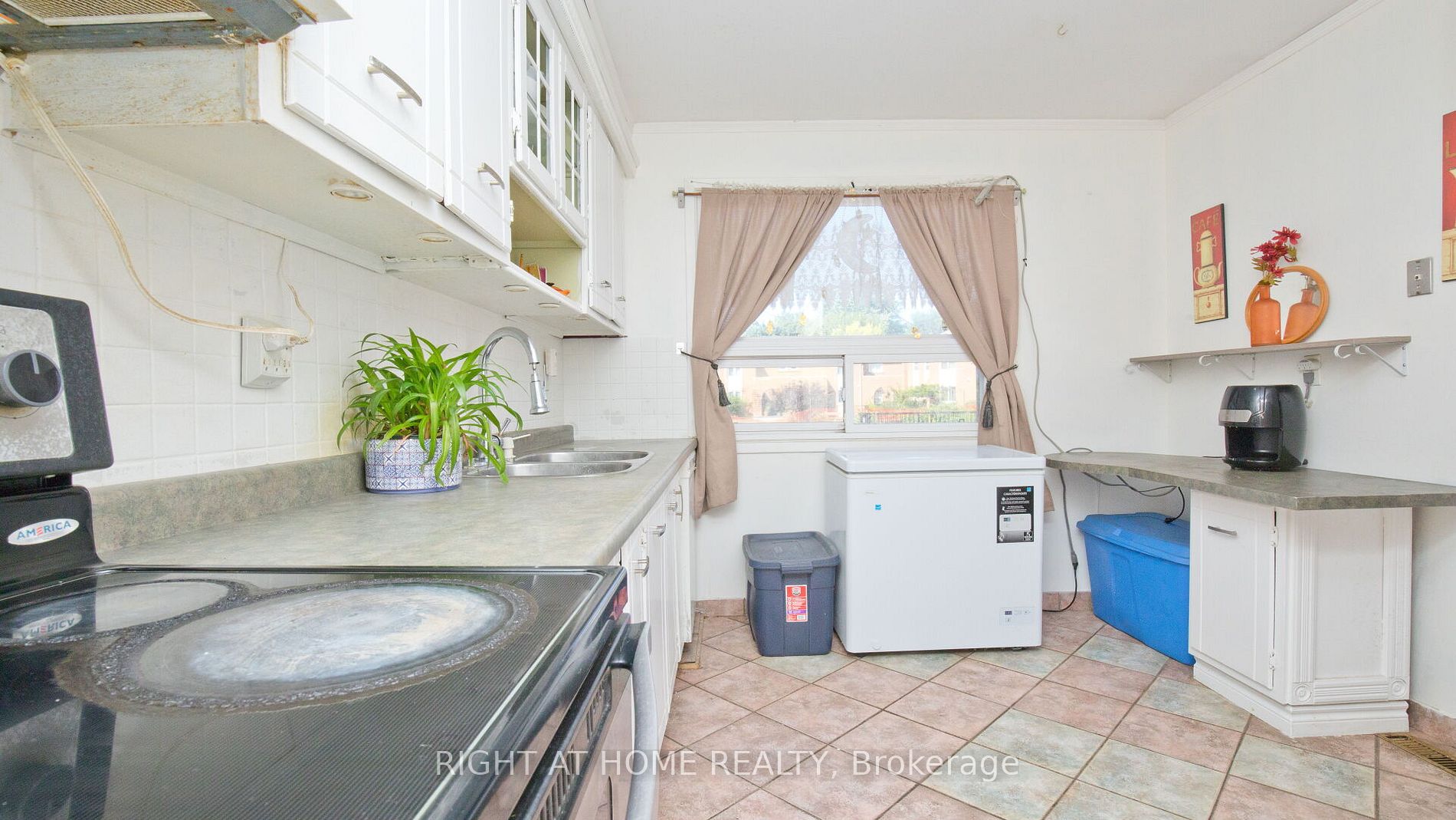 1180 Mississauga Valley Boulevard #4