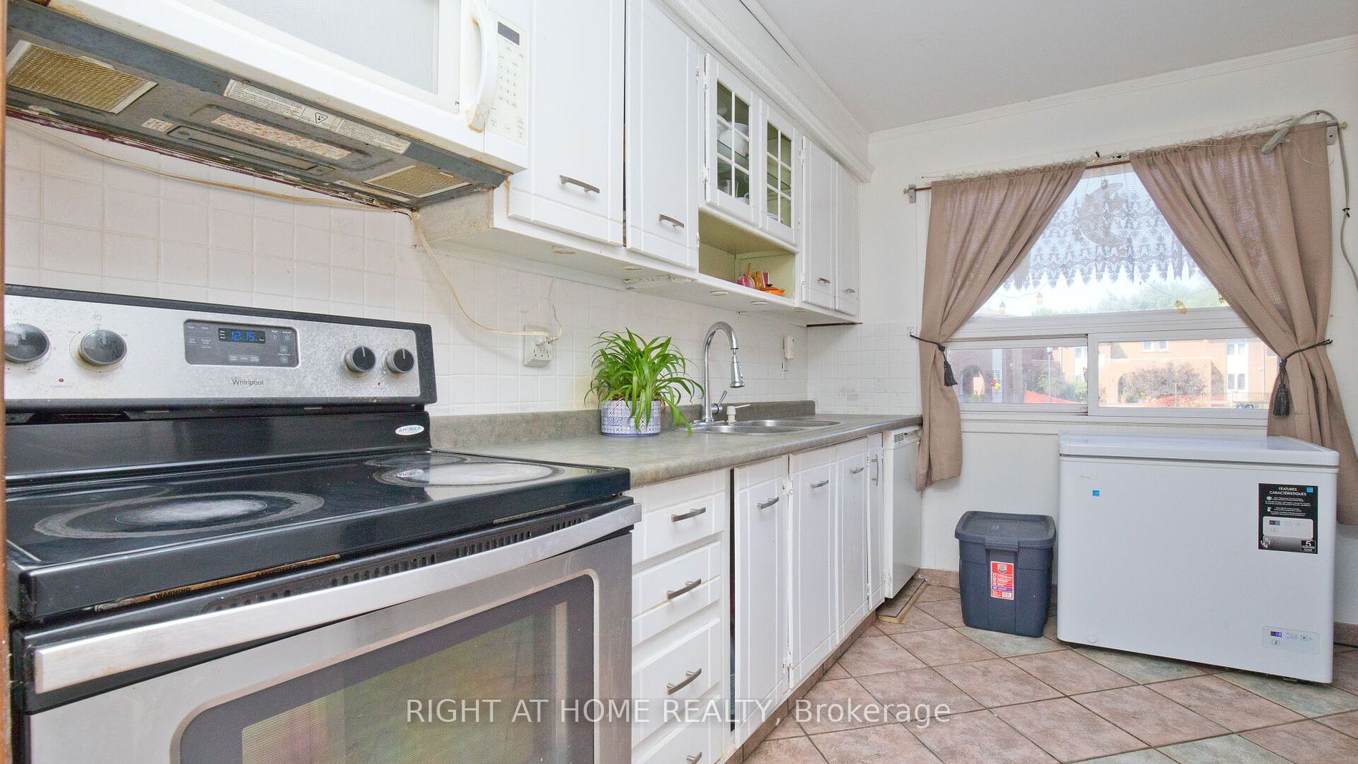 1180 Mississauga Valley Boulevard #4