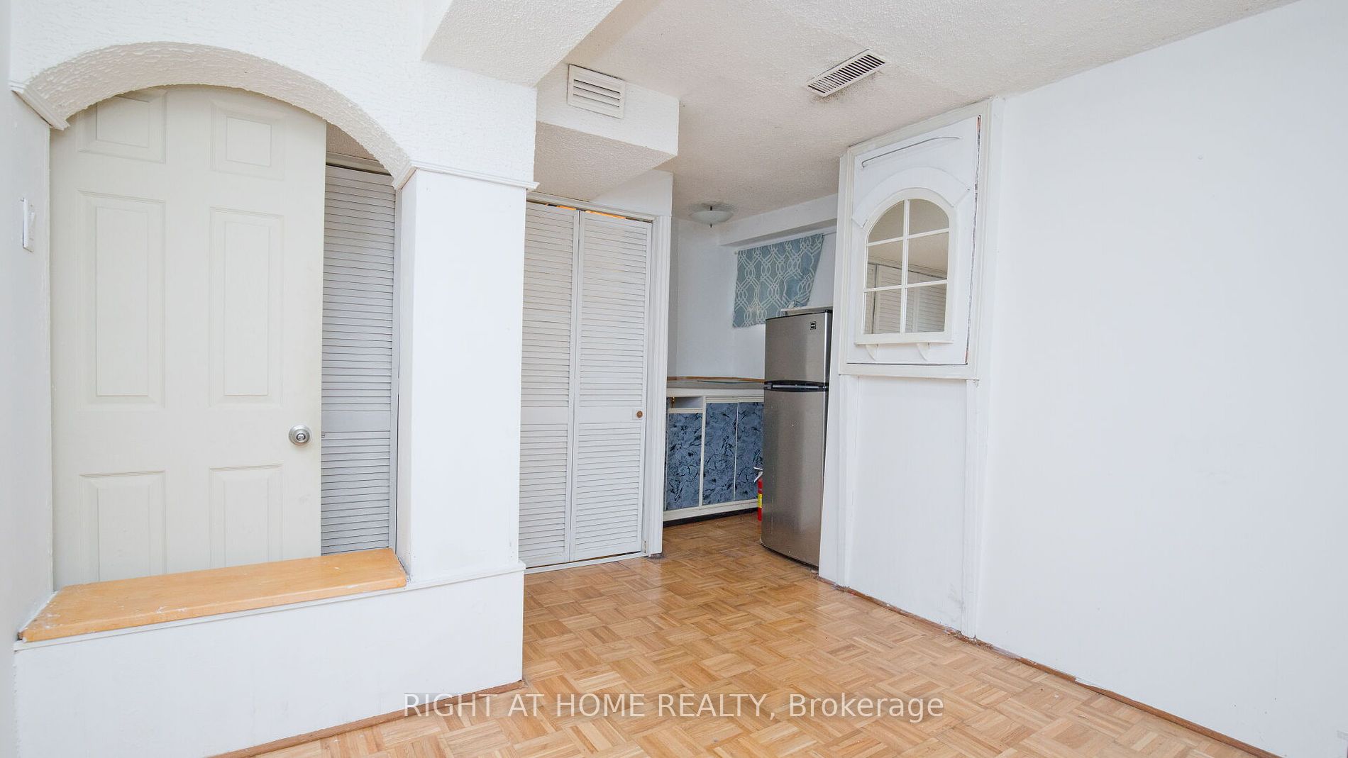 1180 Mississauga Valley Boulevard #4