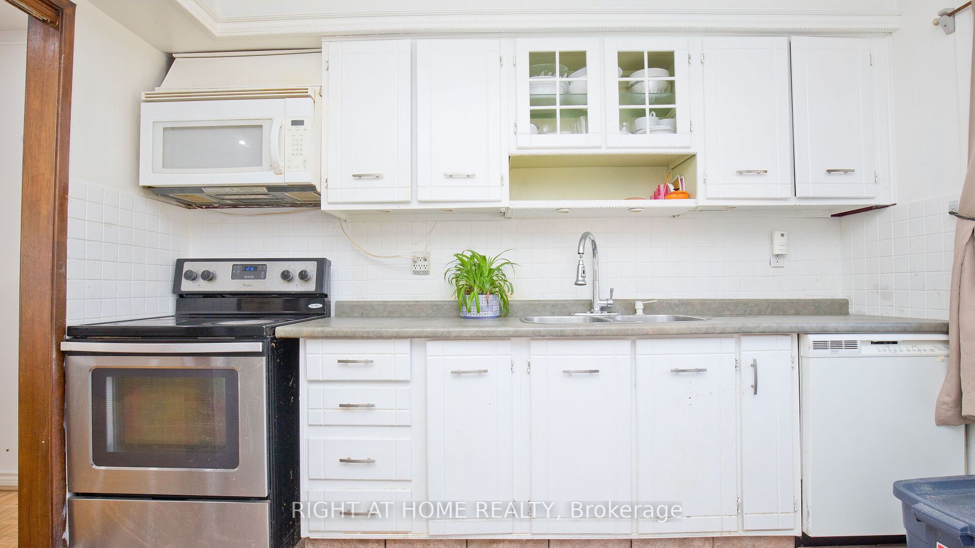 1180 Mississauga Valley Boulevard #4