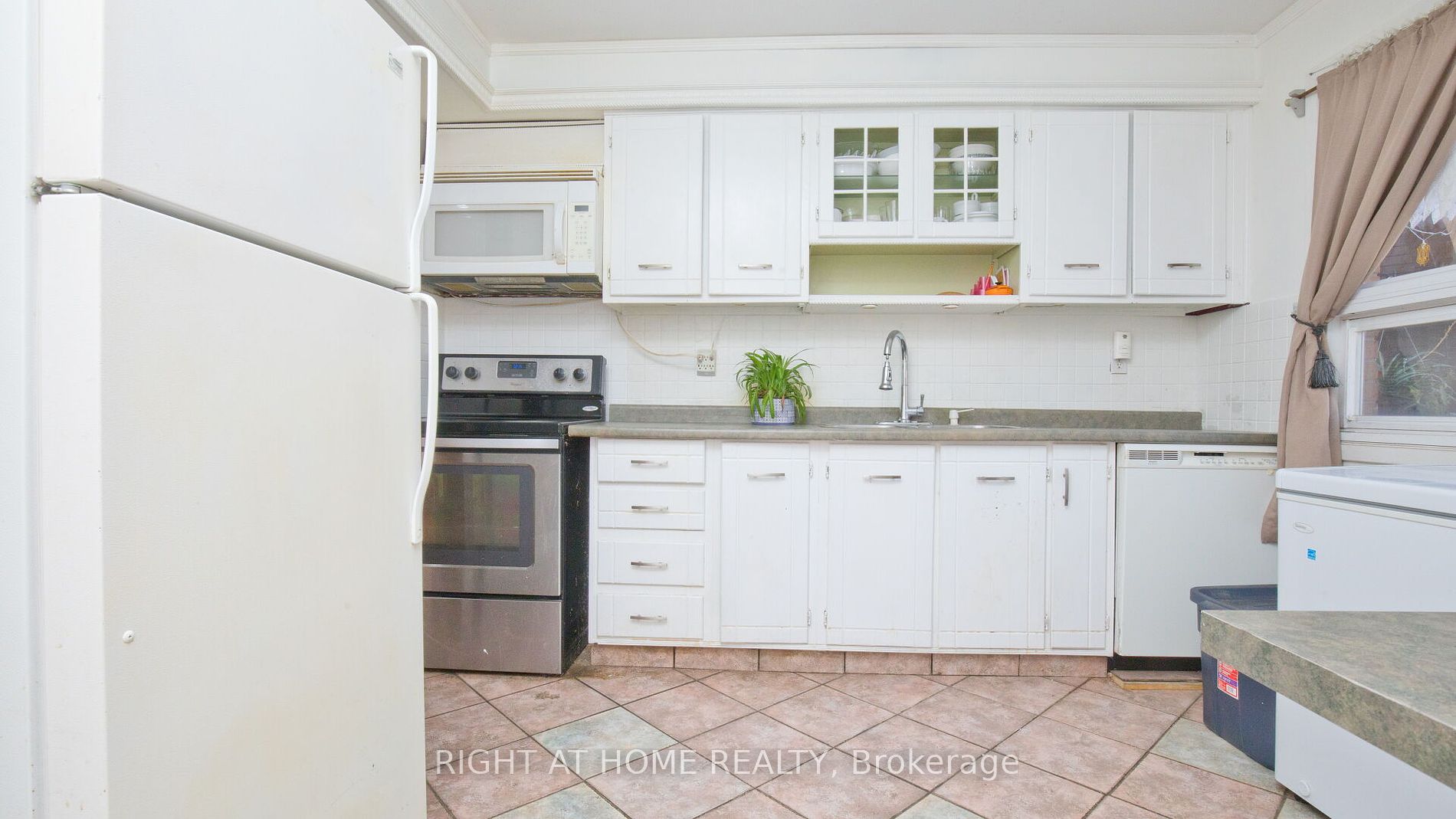 1180 Mississauga Valley Boulevard #4