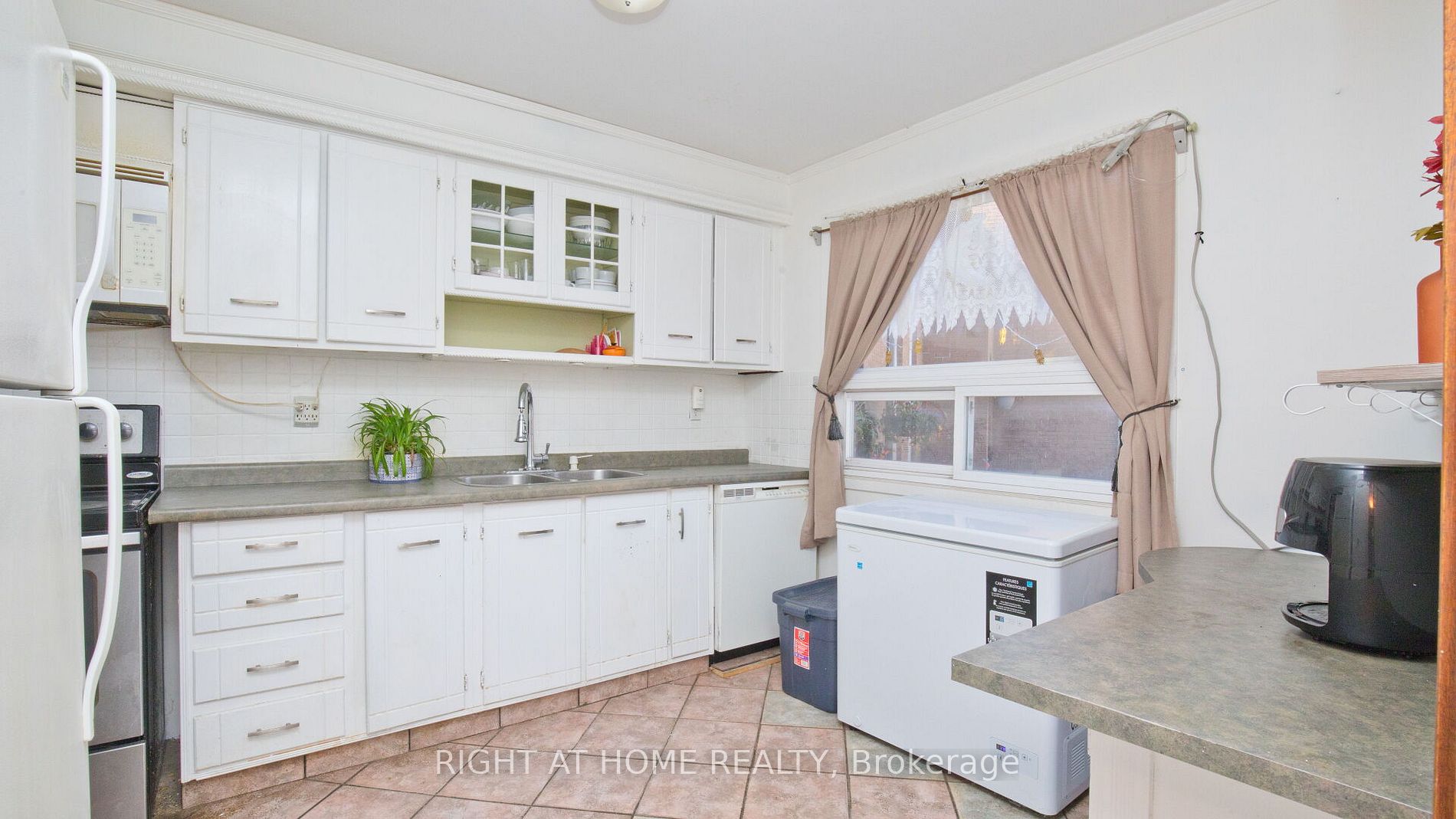 1180 Mississauga Valley Boulevard #4