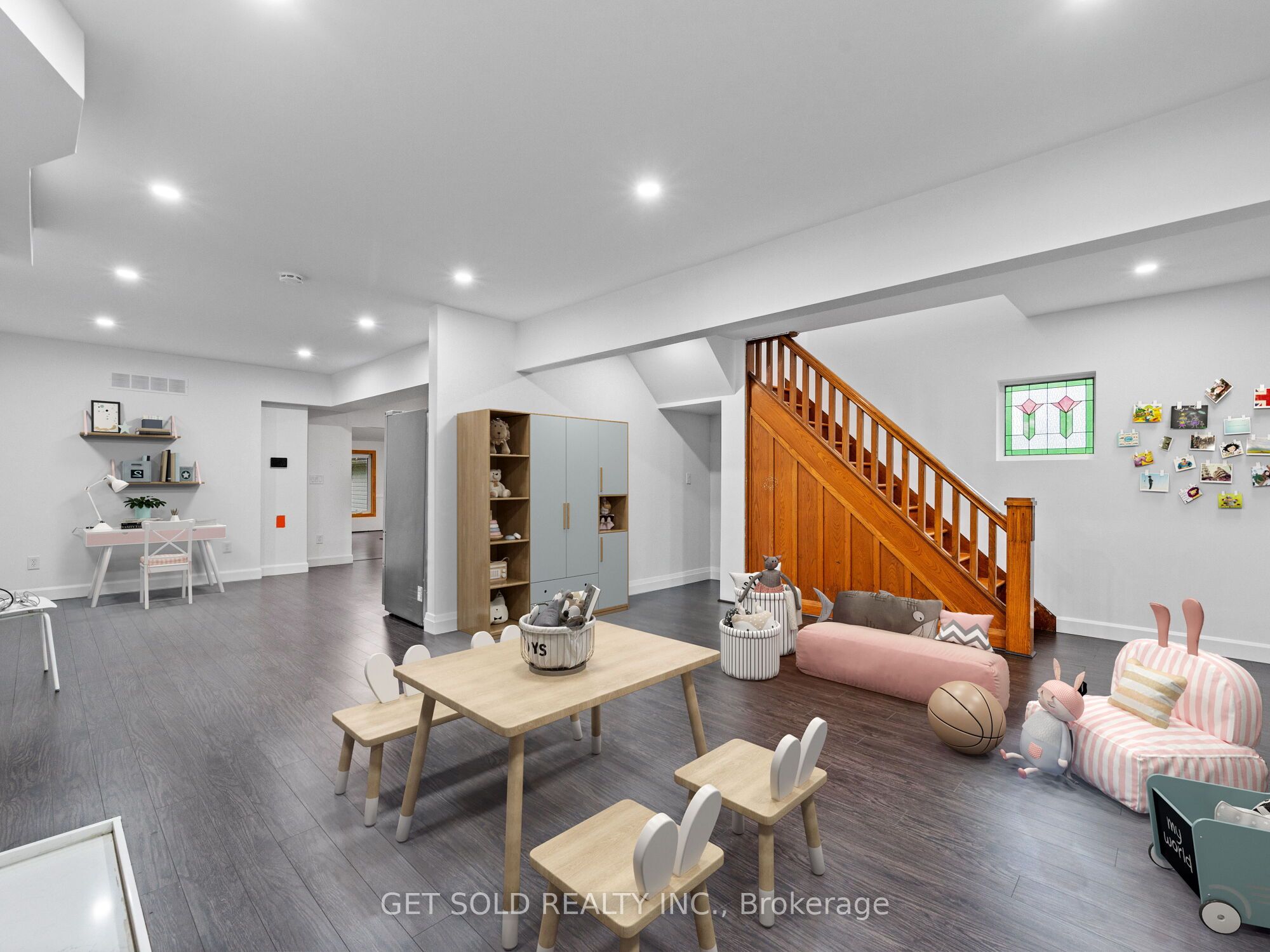 88 King Street W