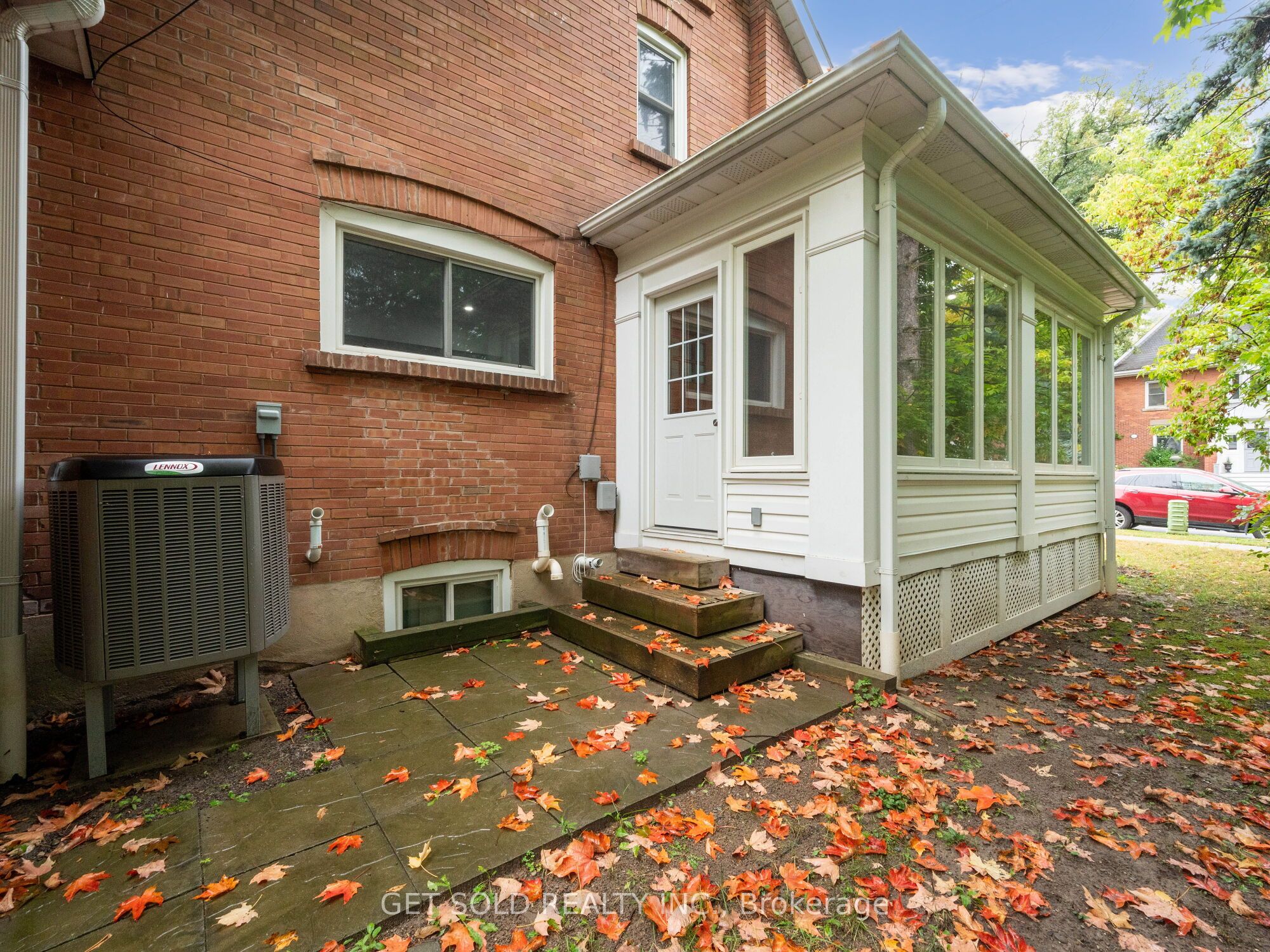 88 King Street W