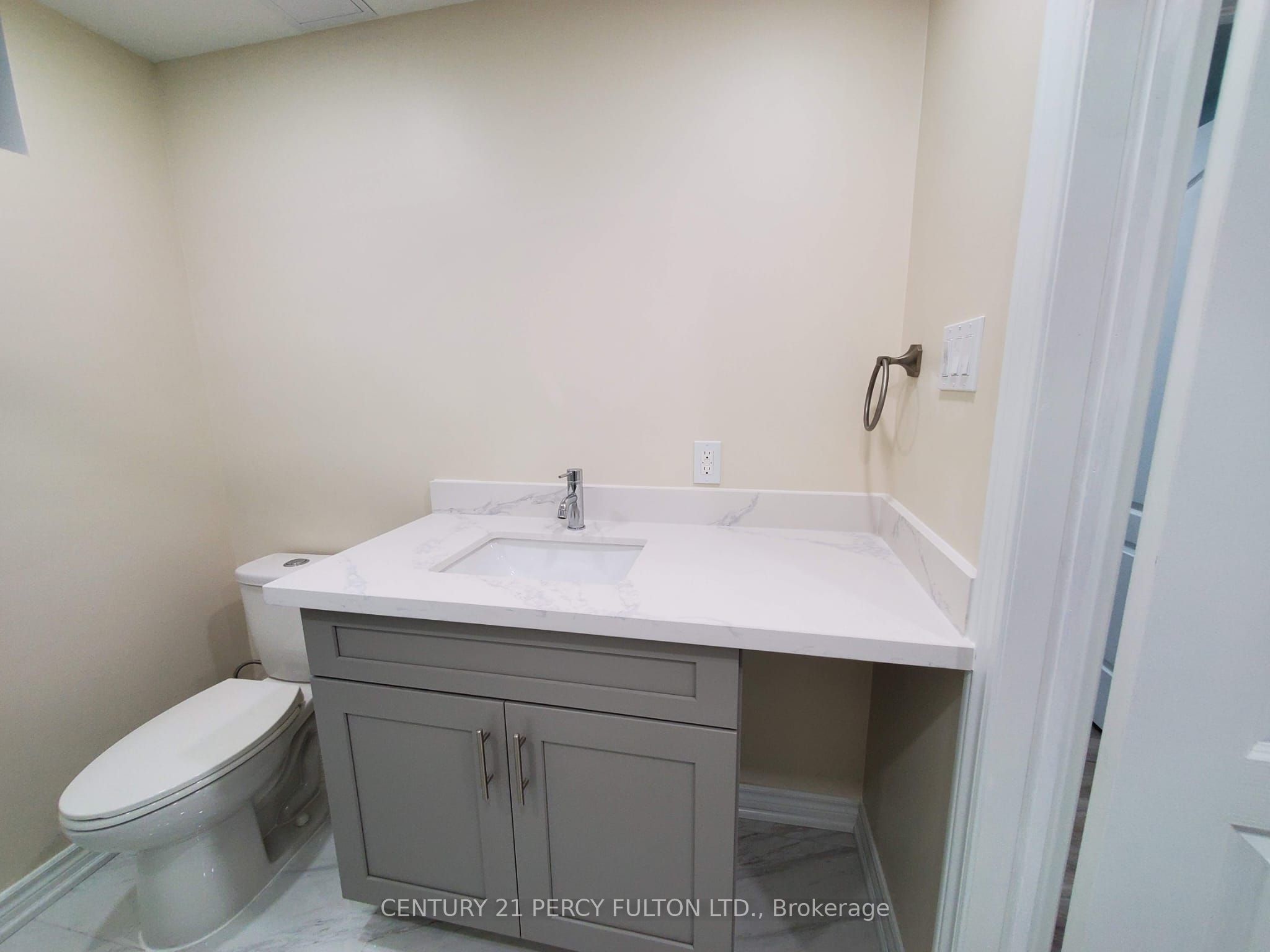 308 Nakerville Crescent #Lower