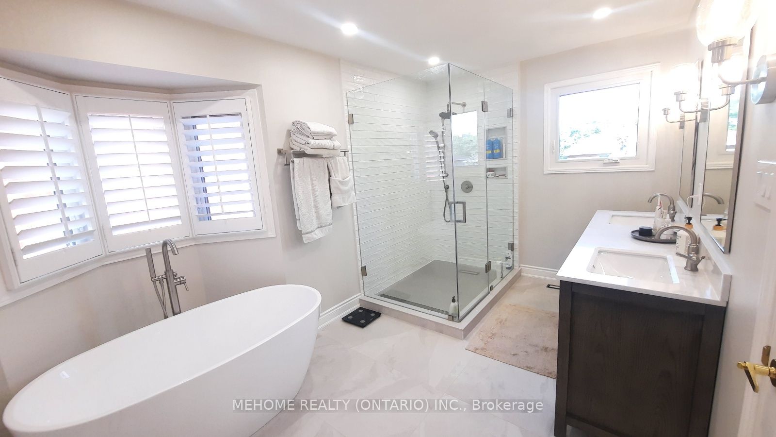 1120 Goodson Crescent
