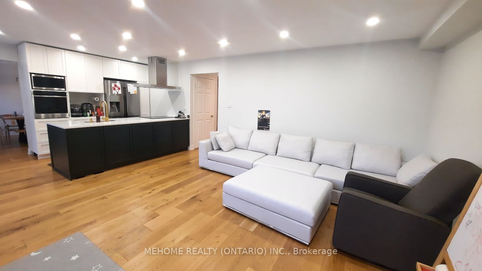 1120 Goodson Crescent