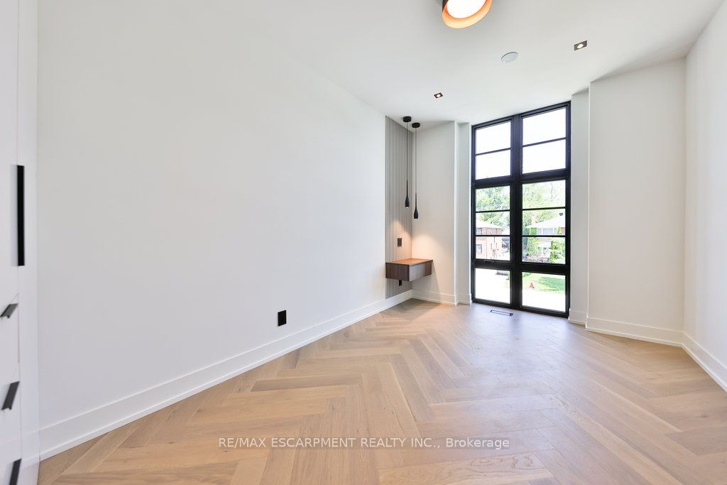 20B Broadview Avenue