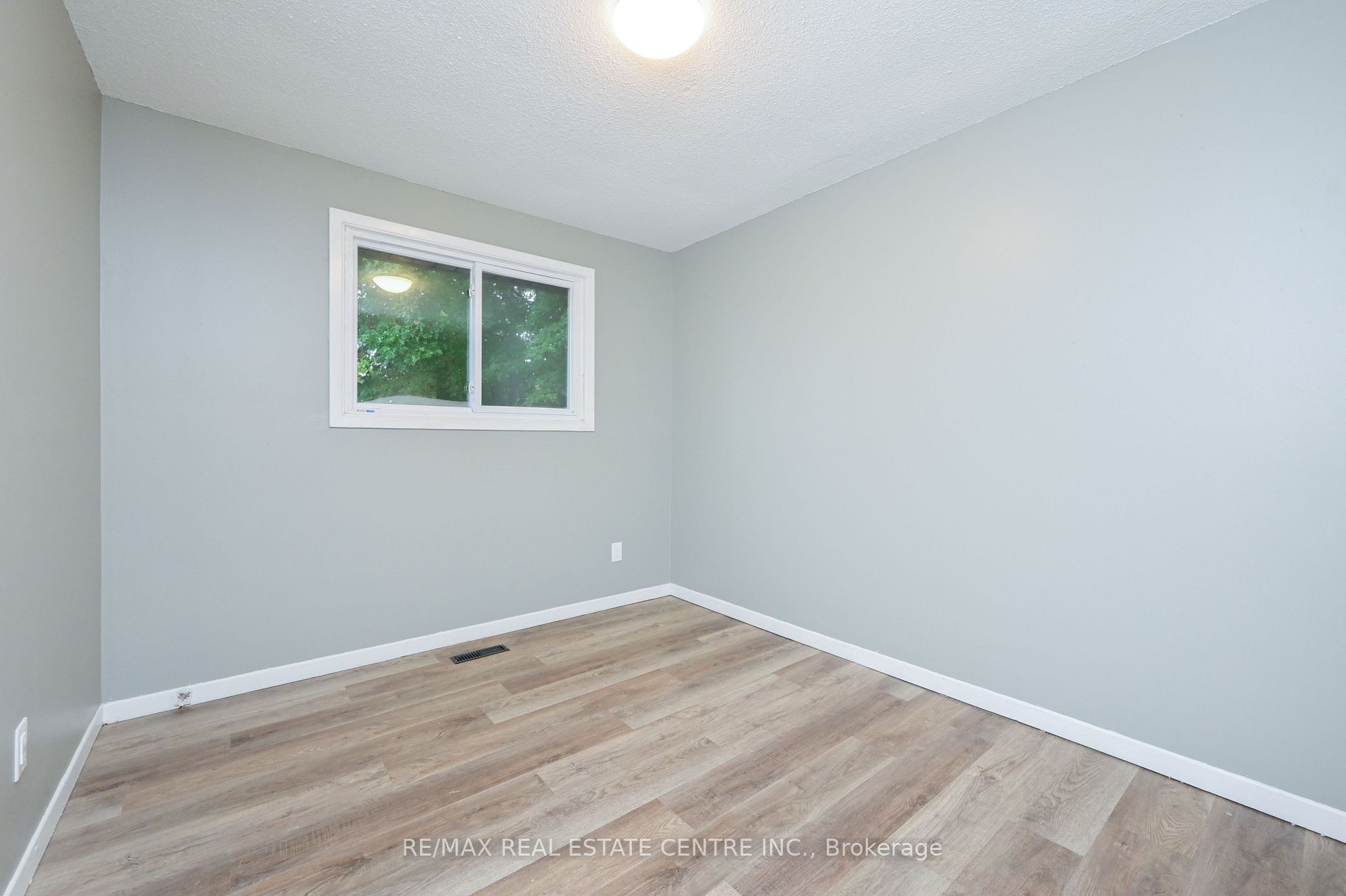 116 Burbank Crescent
