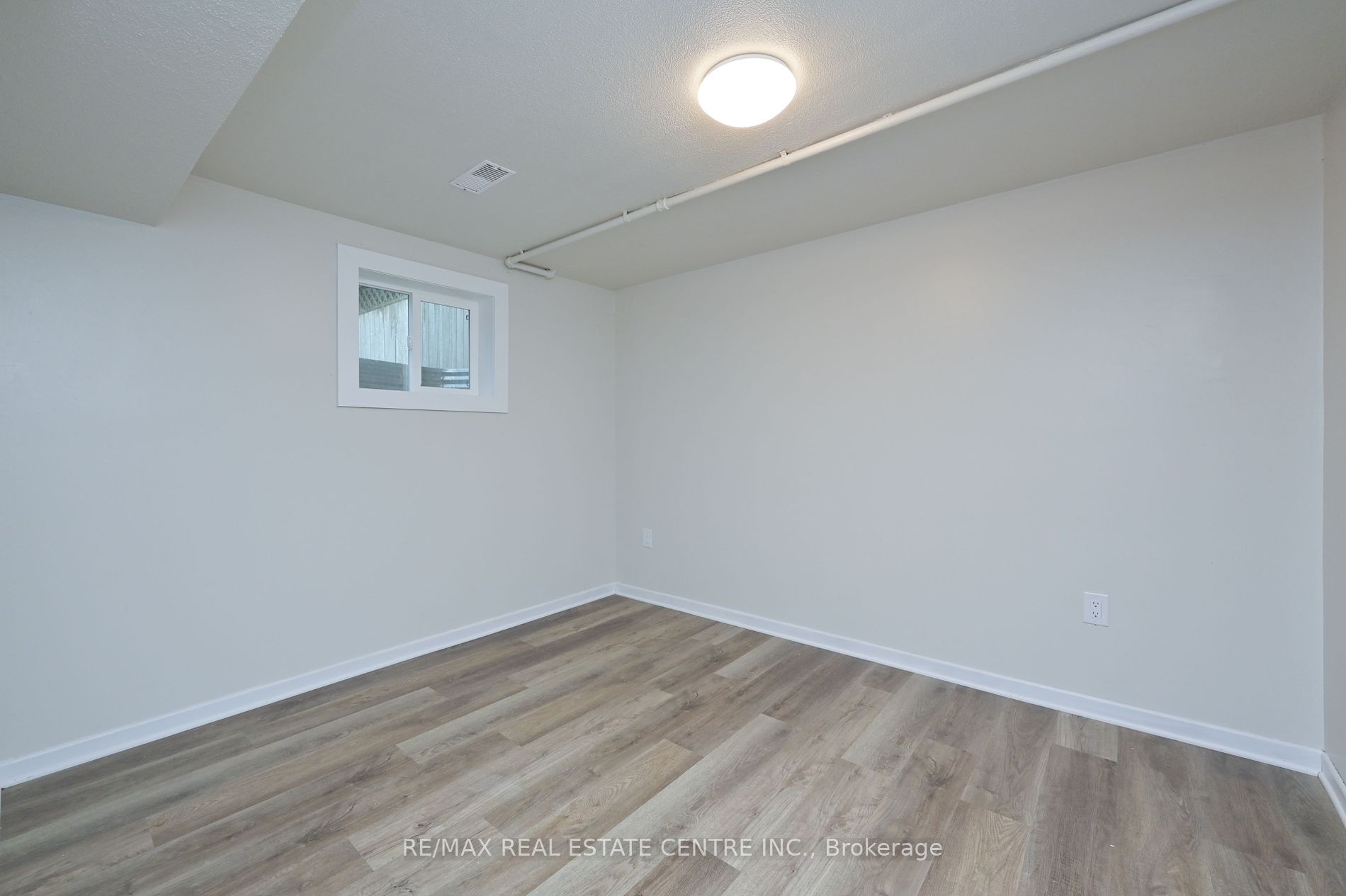 116 Burbank Crescent