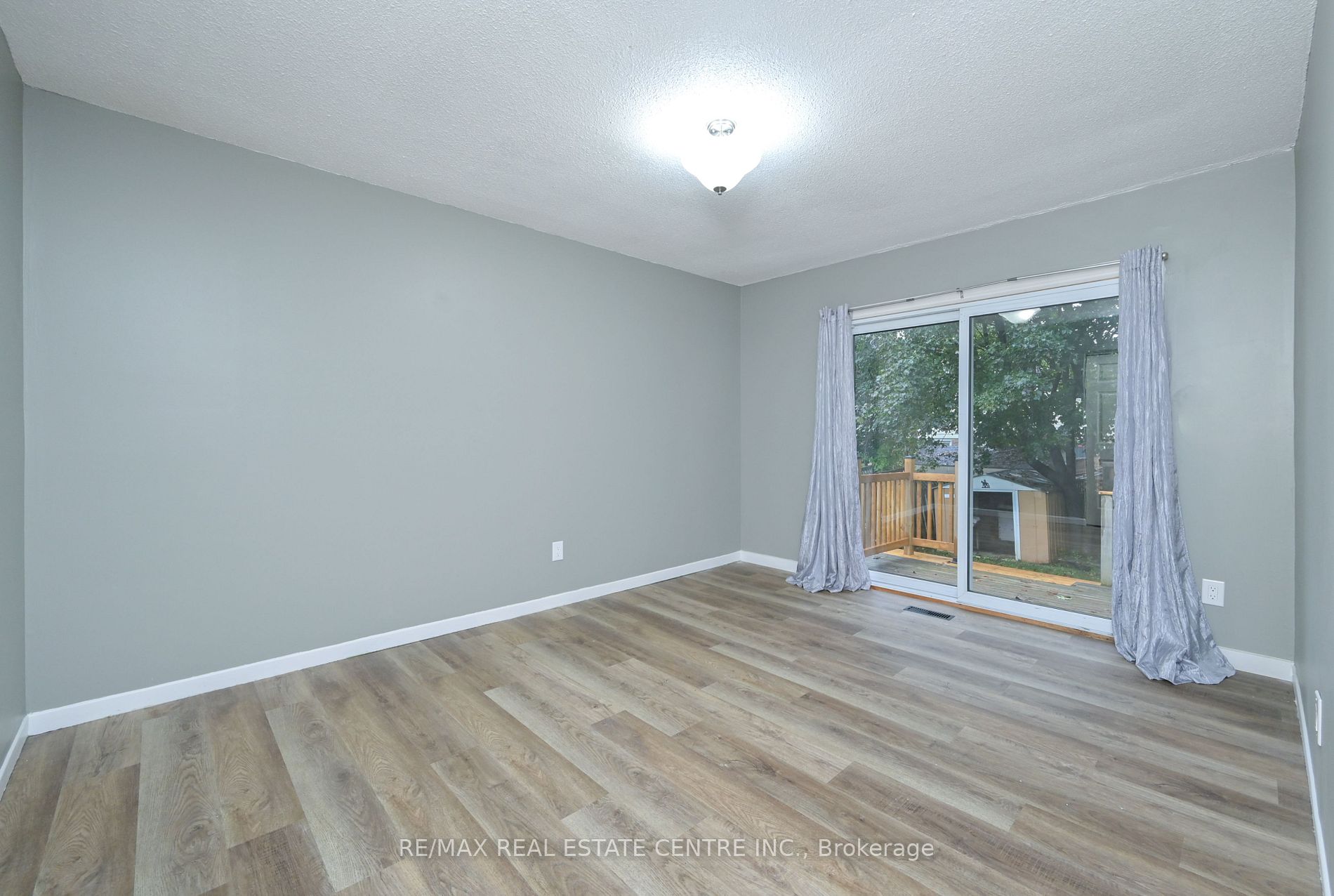 116 Burbank Crescent