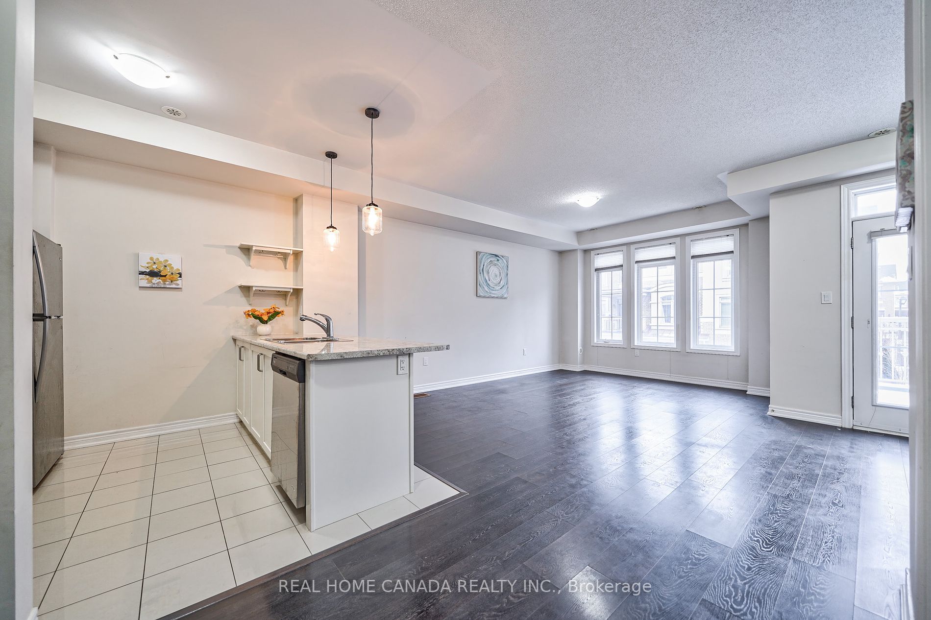 2435 Greenwich Dr, #63