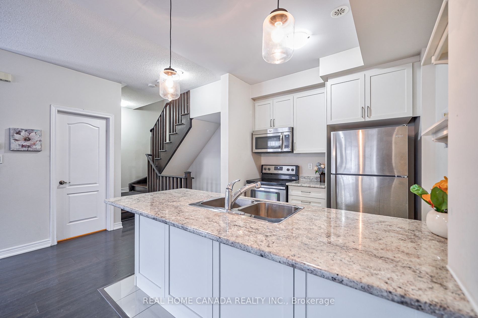 2435 Greenwich Dr, #63