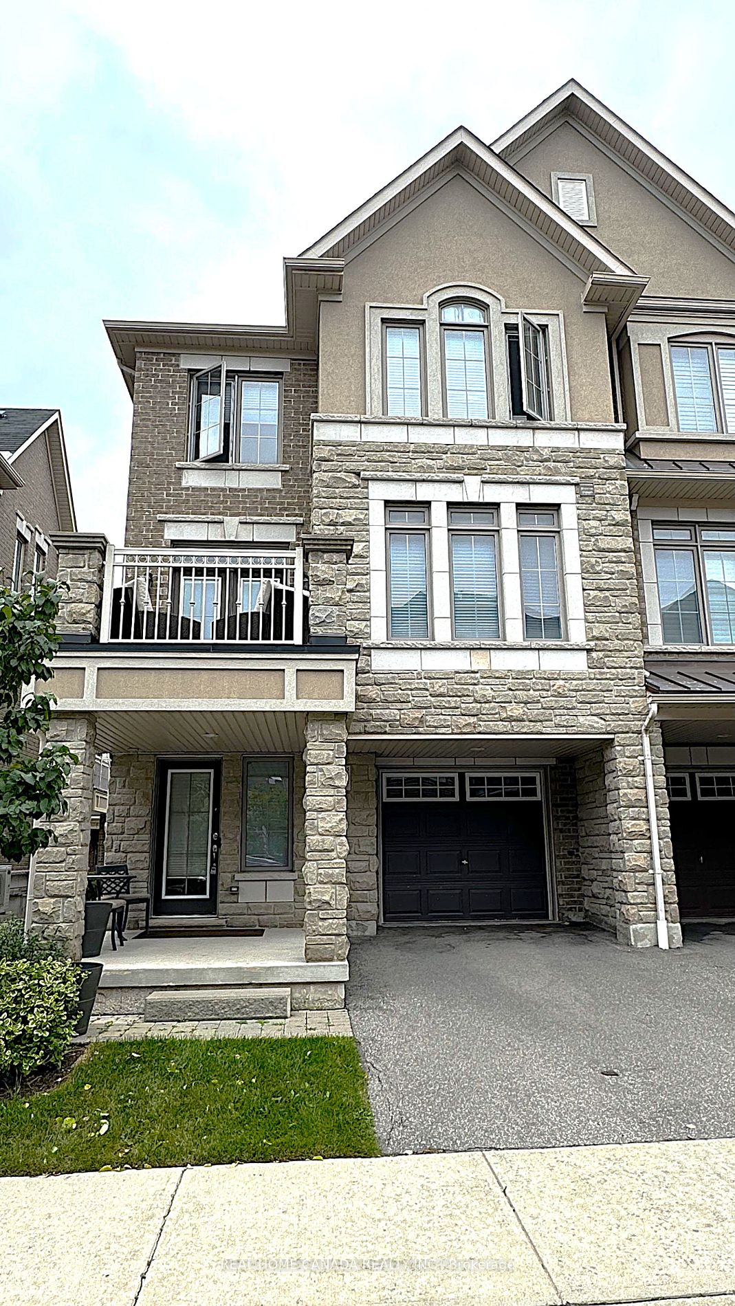 2435 Greenwich Dr, #63