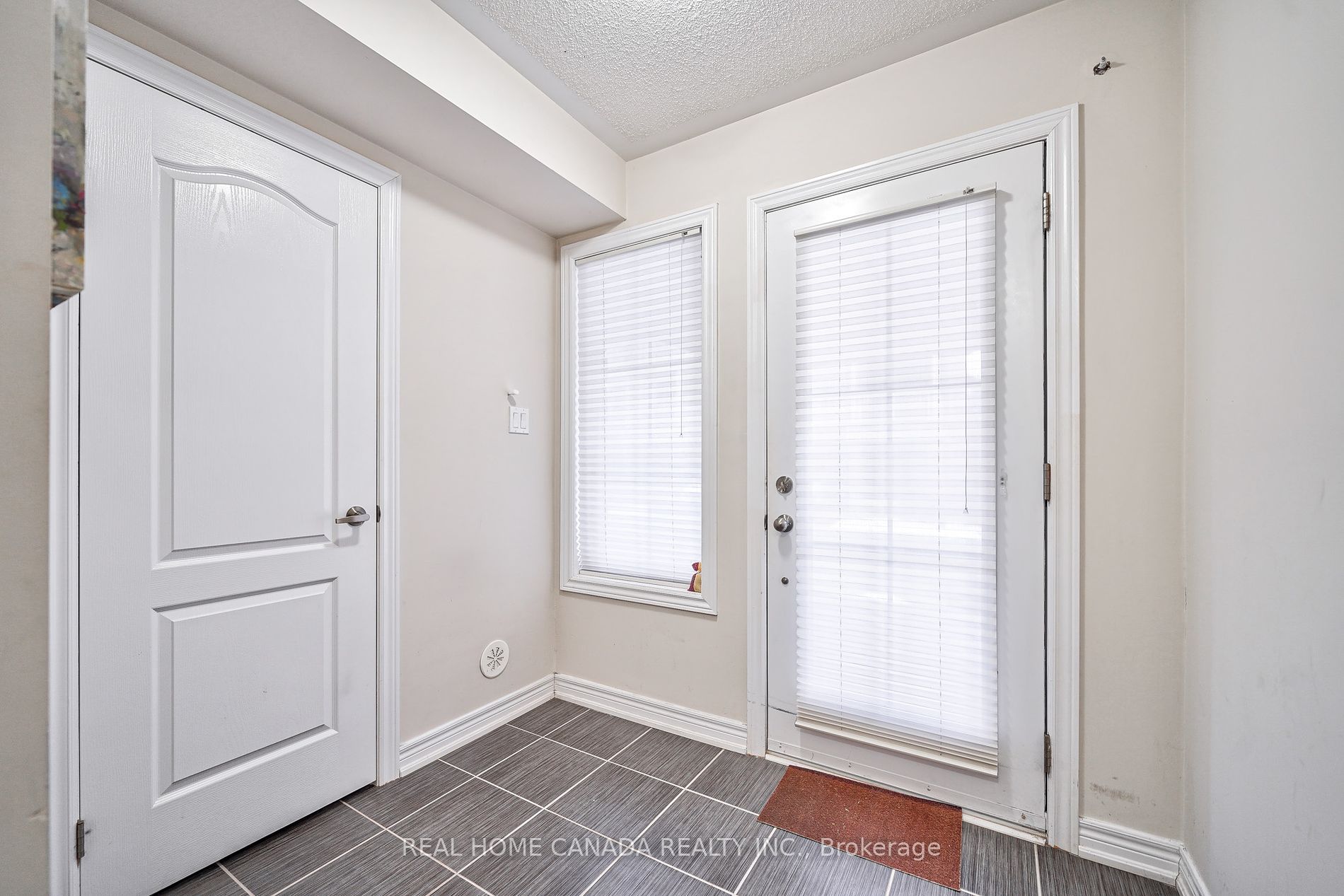 2435 Greenwich Dr, #63