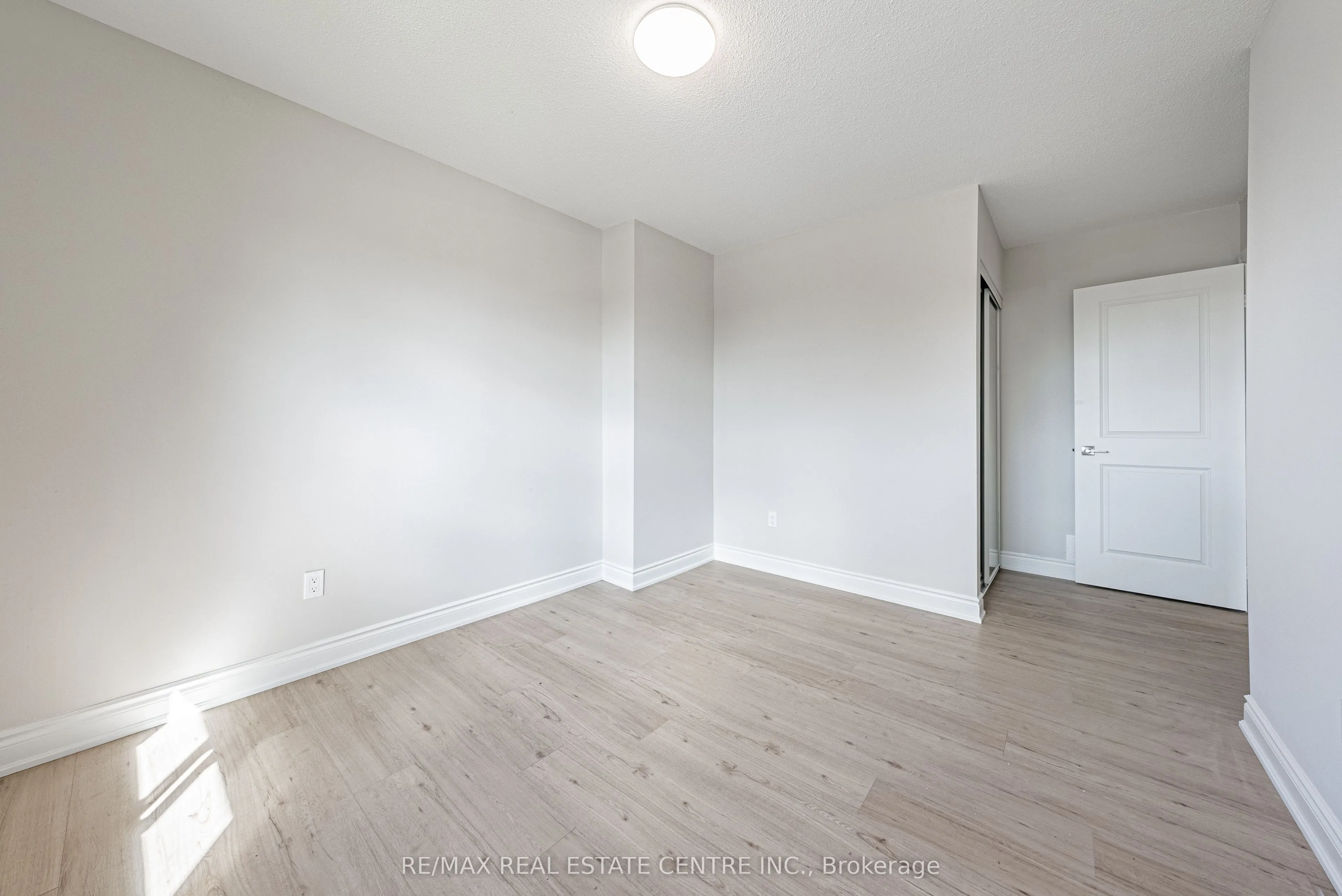 479 Ontario Street N #59