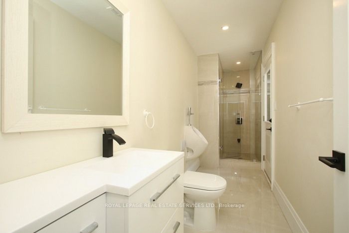 375 Arden Crescent