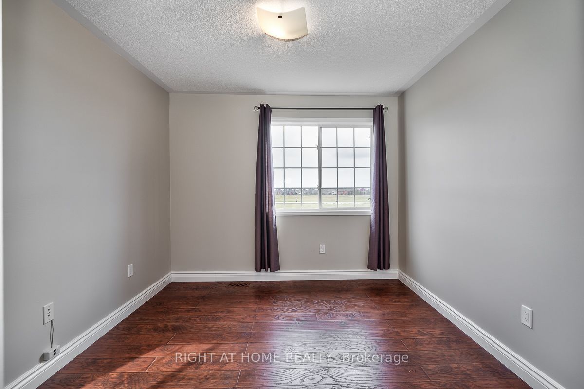 2349 Falkland Crescent