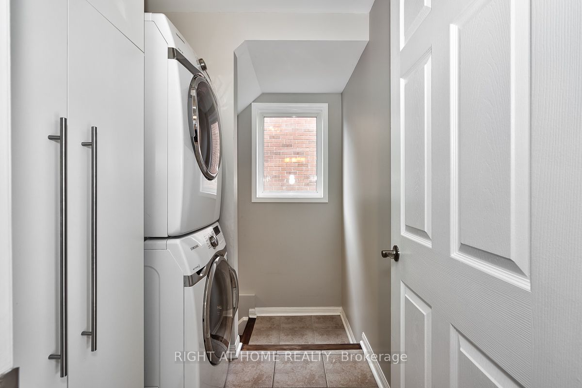 2349 Falkland Crescent
