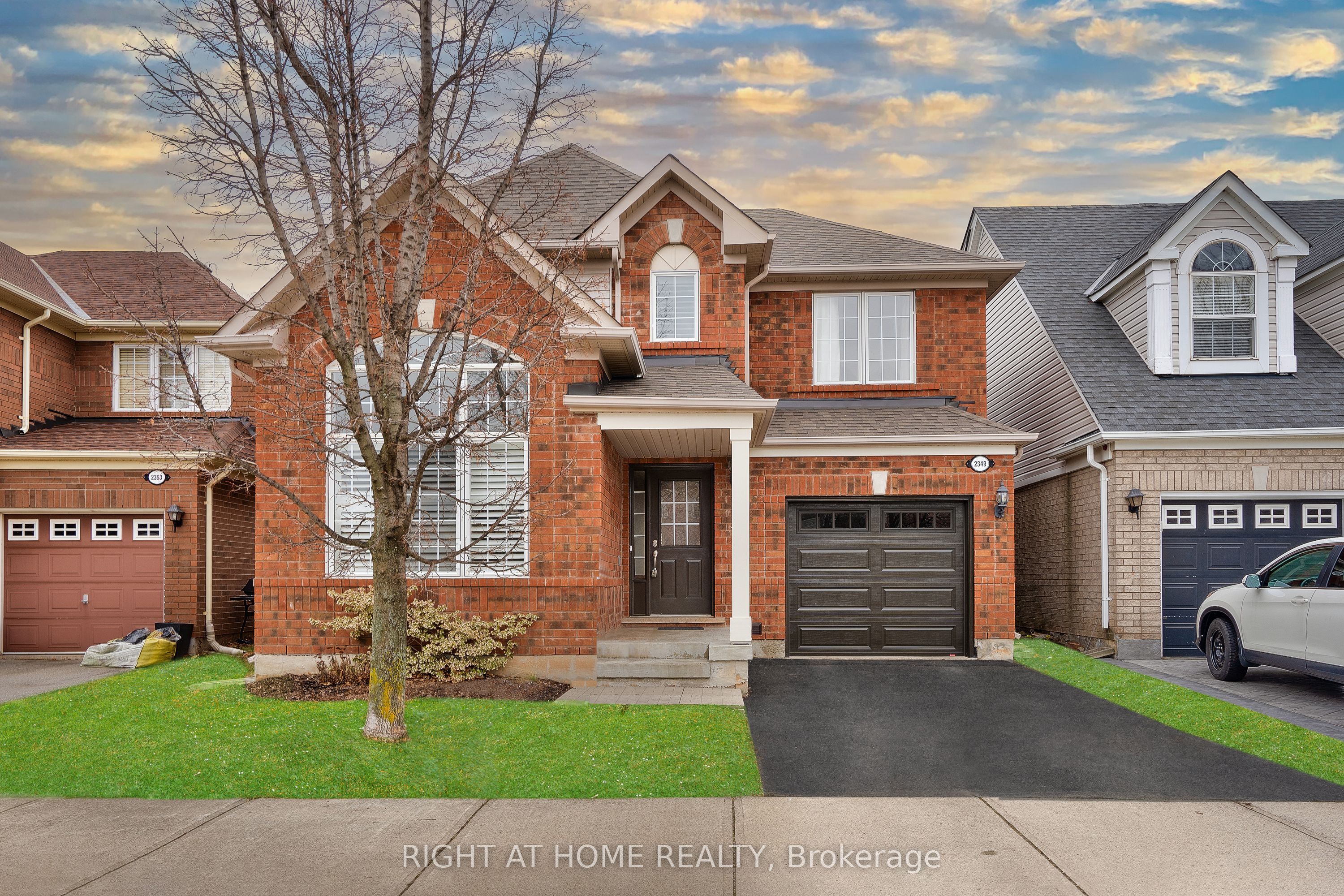 2349 Falkland Crescent