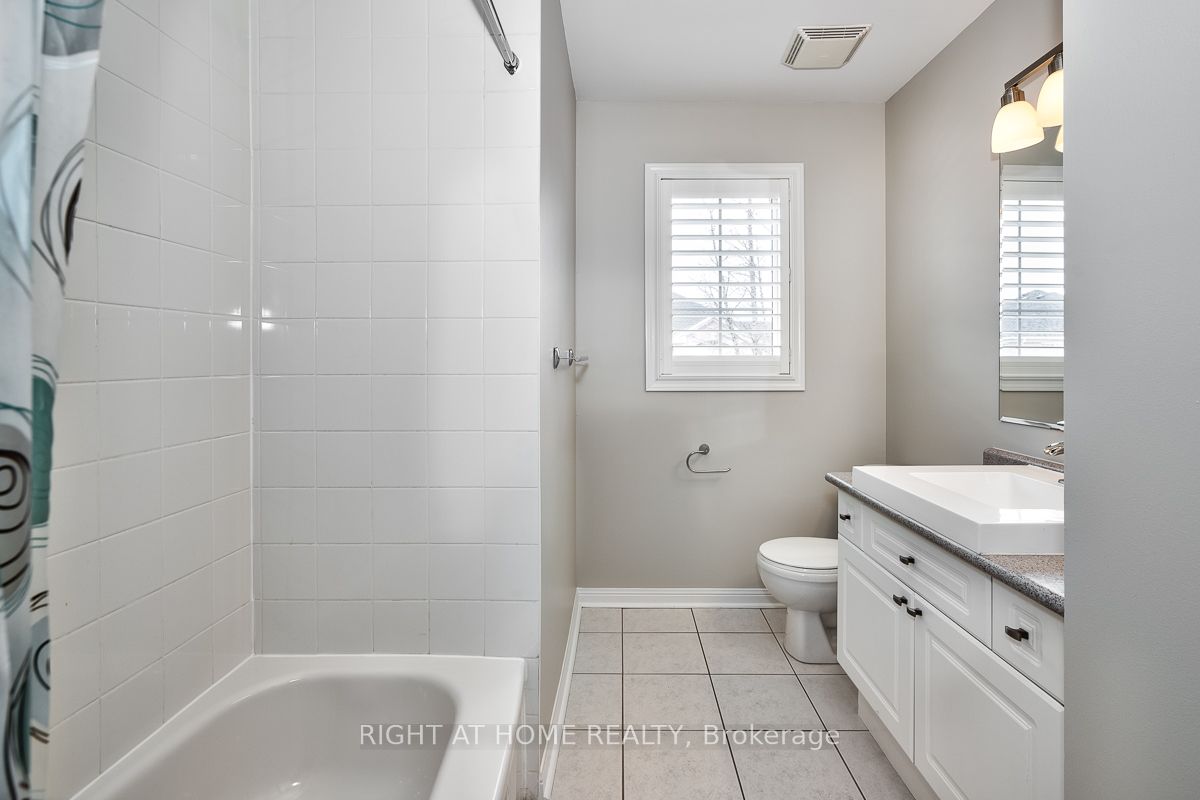 2349 Falkland Crescent