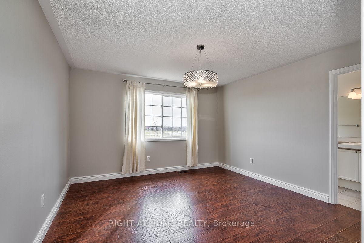 2349 Falkland Crescent