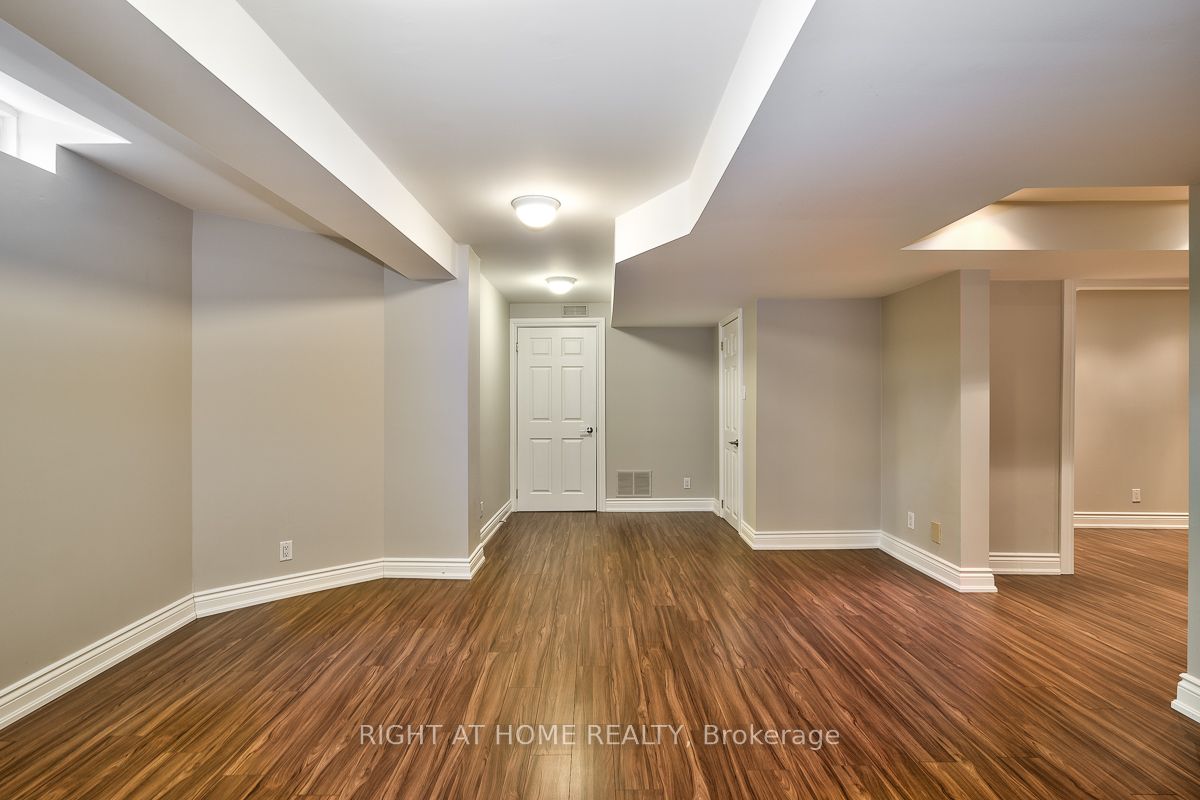 2349 Falkland Crescent